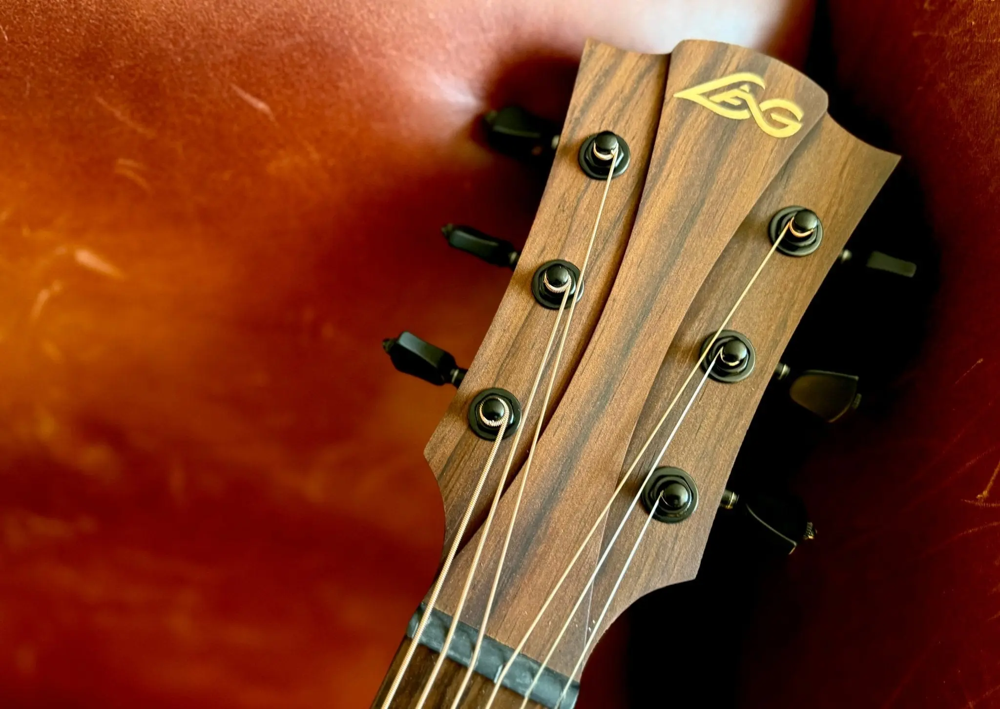 LAG Tramontane T118ACE Electro Acoustic Guitar w' £225 Custom Pro Setup Package Included - Image 9