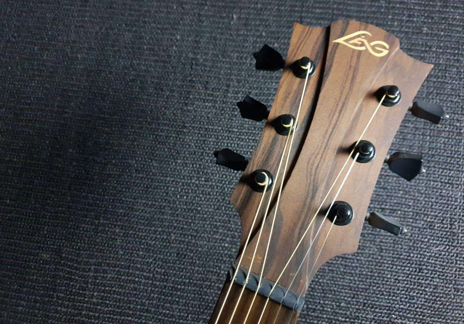 LAG Tramontane T118 ASCE Slimline Electro Acoustic Guitar w' £225 Custom Pro Setup Package Included - Image 11