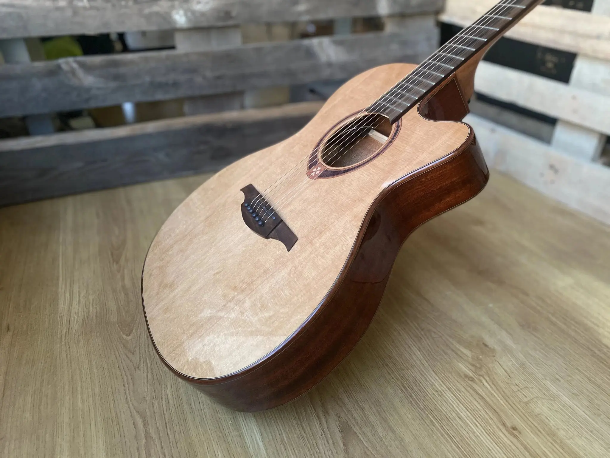 LAG Tramontane T118 ASCE Slimline Electro Acoustic Guitar w' £225 Custom Pro Setup Package Included - Image 14