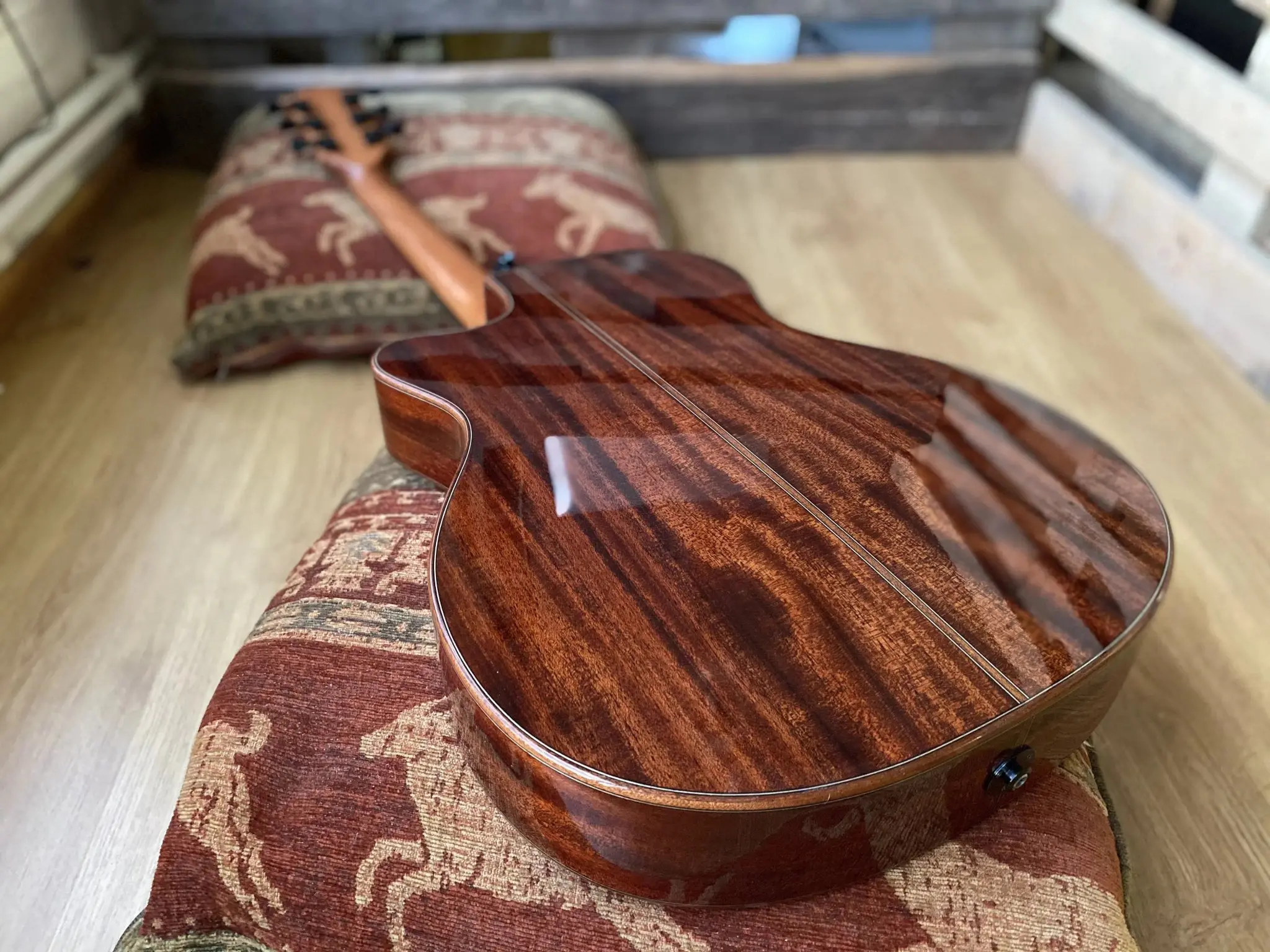 LAG Tramontane T118 ASCE Slimline Electro Acoustic Guitar w' £225 Custom Pro Setup Package Included - Image 3