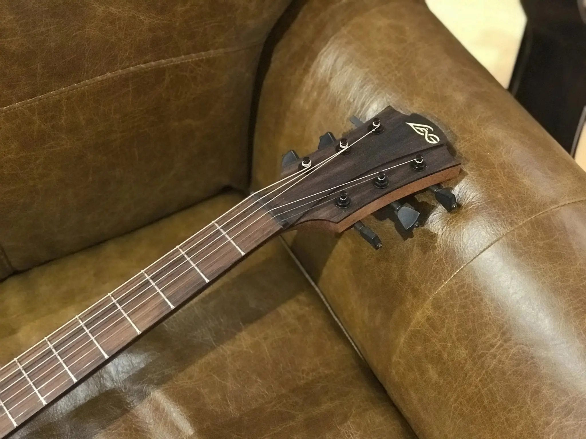 LAG TRAMONTANE 118 T118ASCE-BLK AUDITORIUM SLIM CUTAWAY ELECTRO BLACK - Image 6
