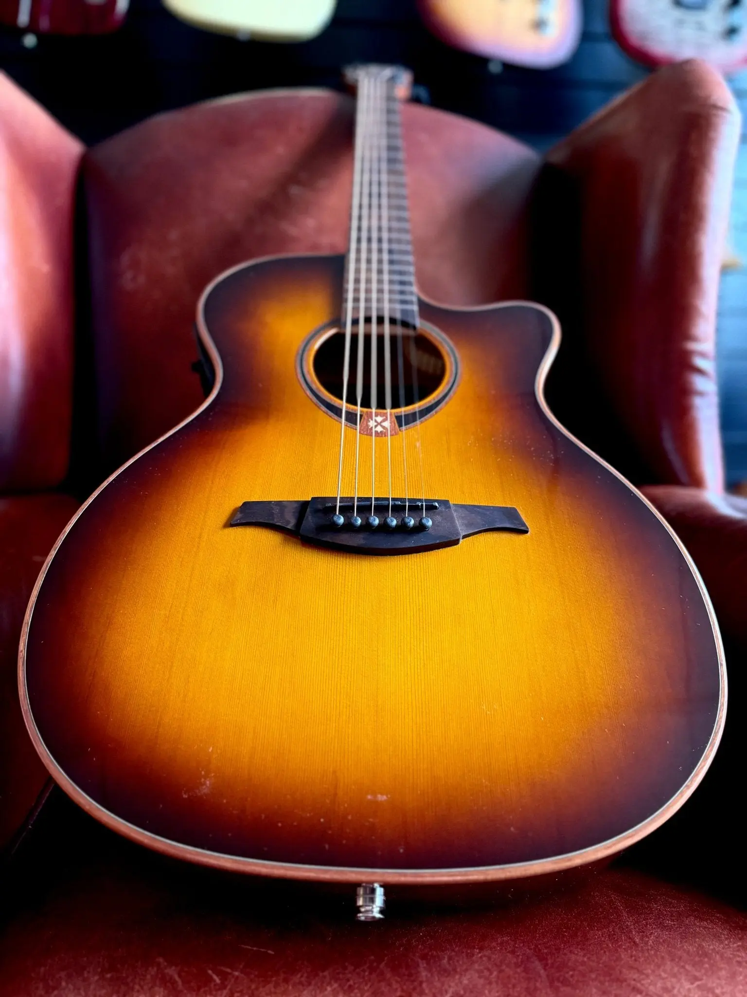 LAG TRAMONTANE 118 T118ASCE-BRS AUDITORIUM SLIM CUT ELECTRO BROWN SHADOWw' £225 Custom Pro Setup Package Included - Image 4