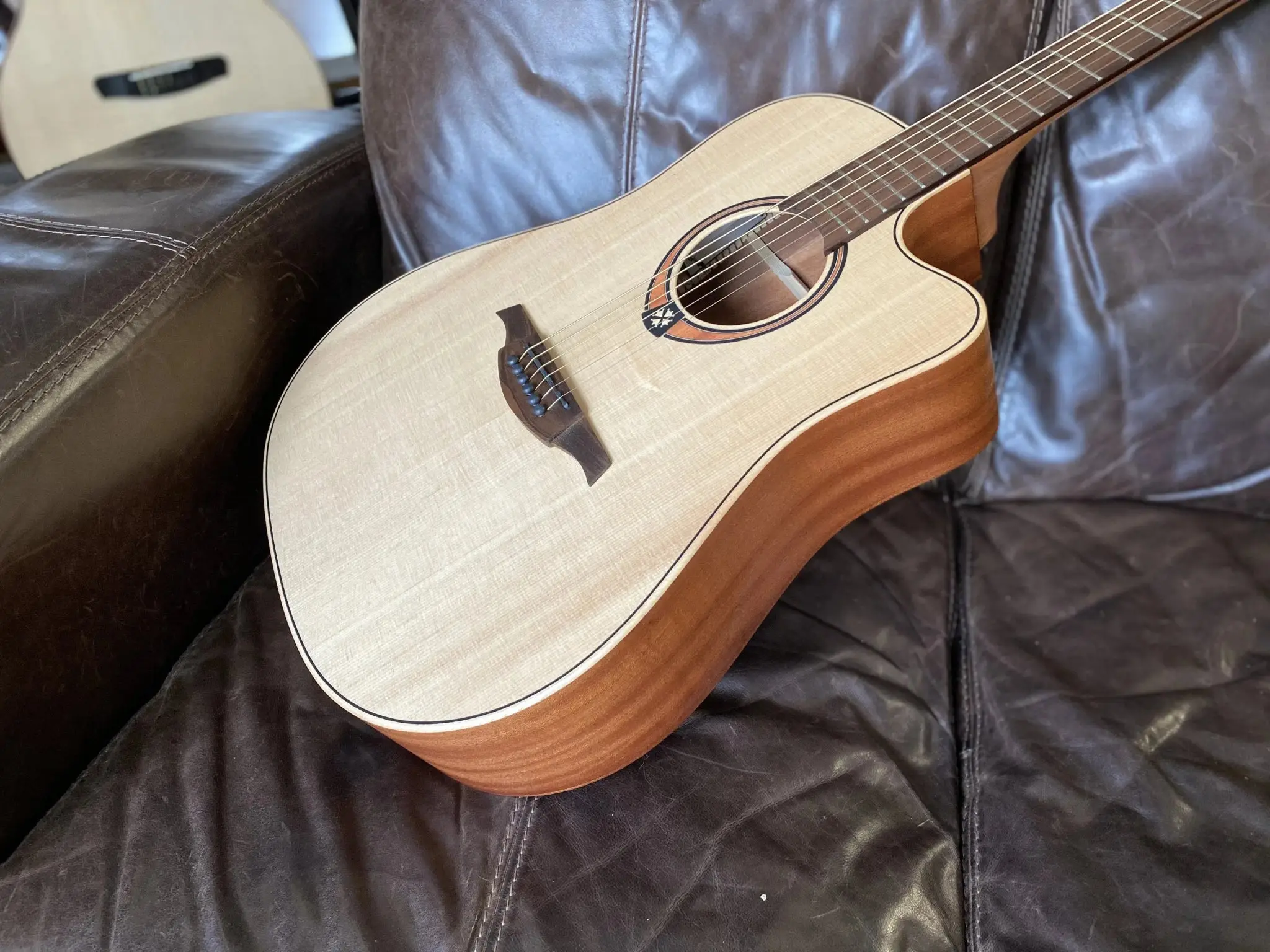 LAG T70DC DREADNOUGHT CUTAWAY - Image 11