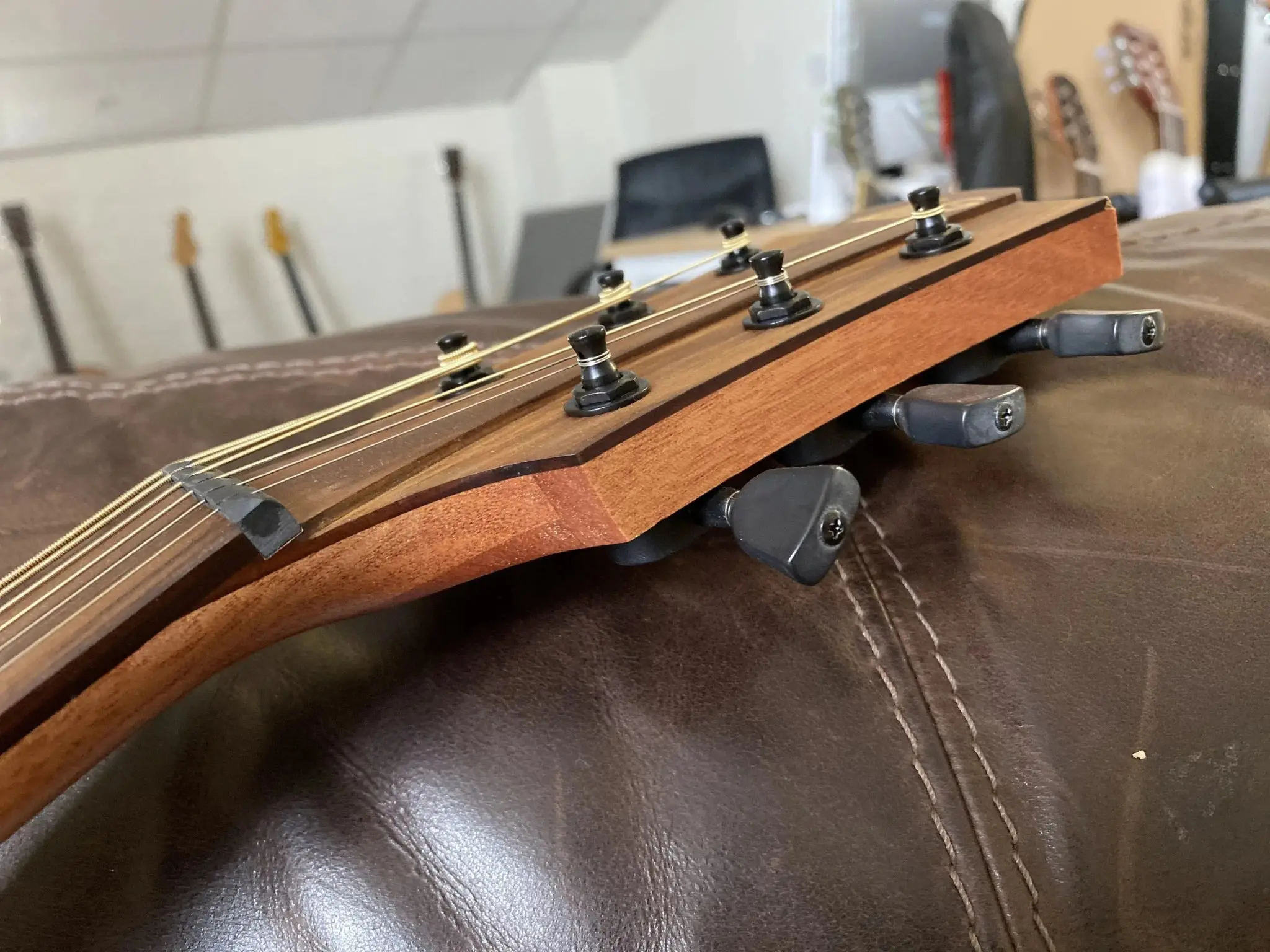 LAG T70DC DREADNOUGHT CUTAWAY - Image 13