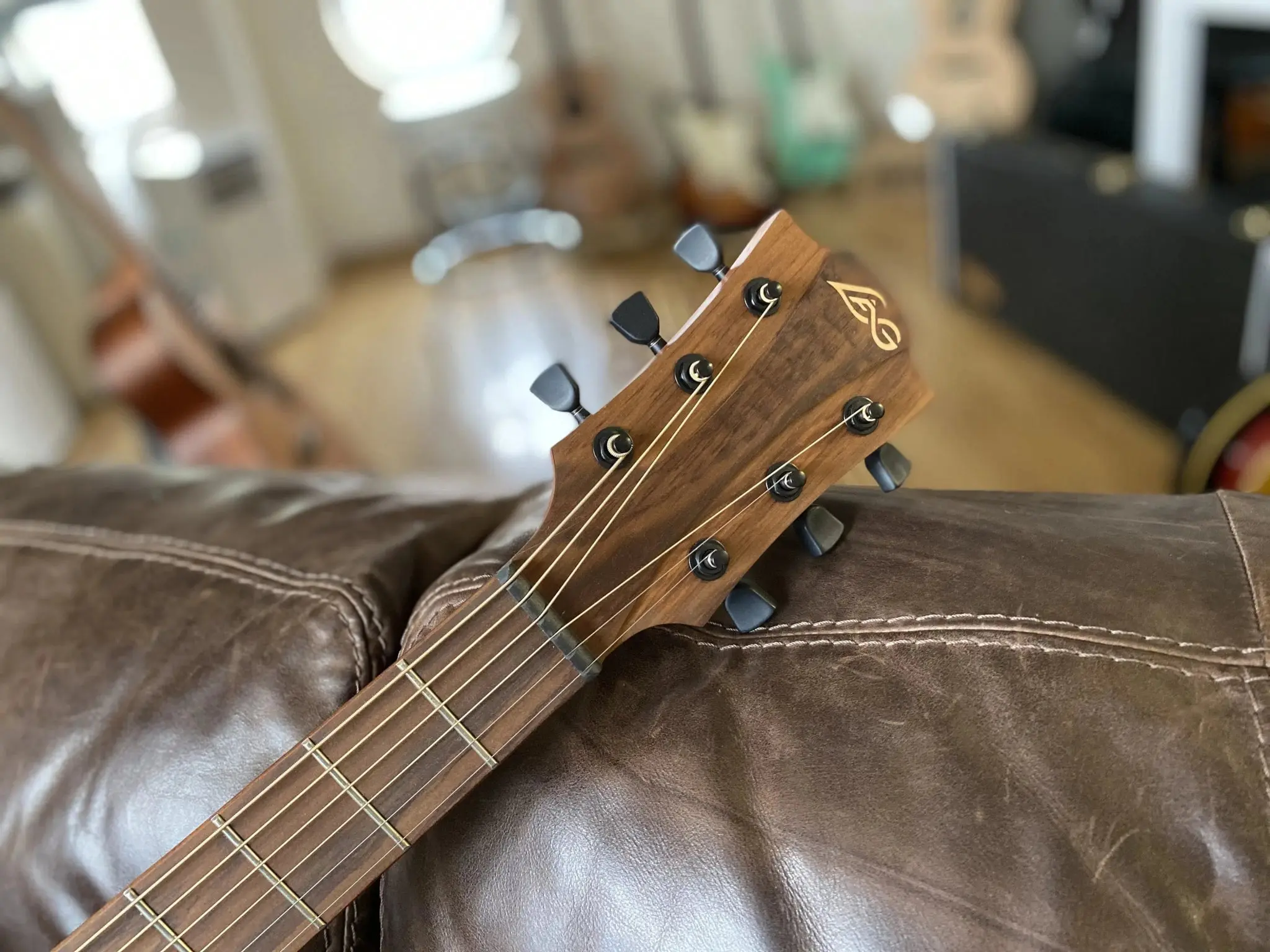 LAG T70DC DREADNOUGHT CUTAWAY - Image 9