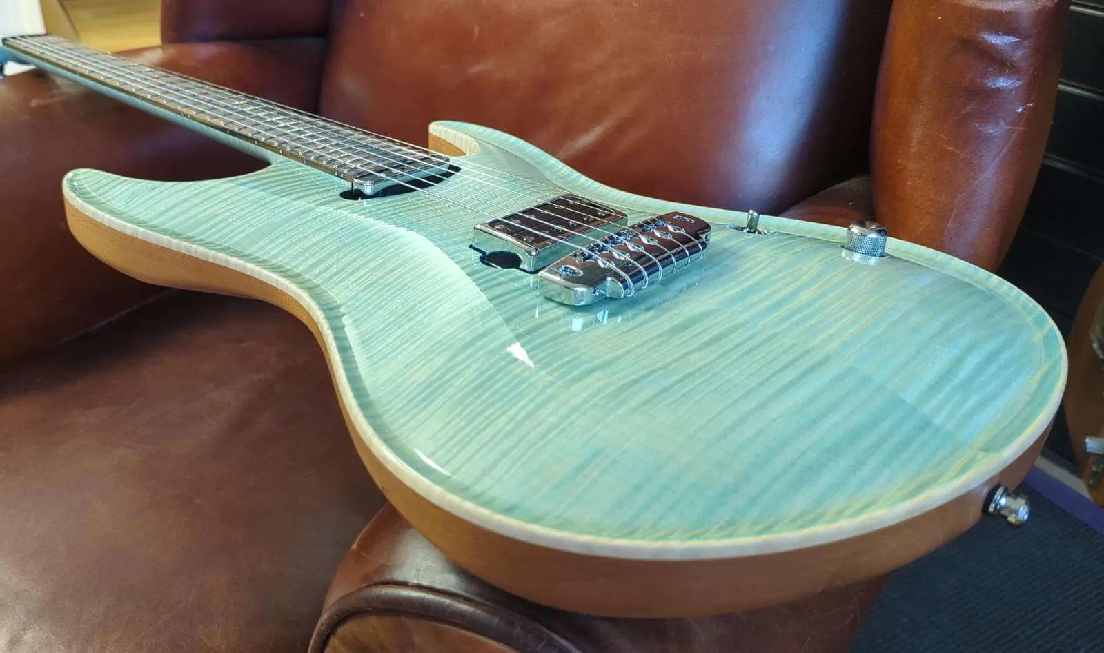 Valenti Nebula Carved HS Ice Blue - Image 5