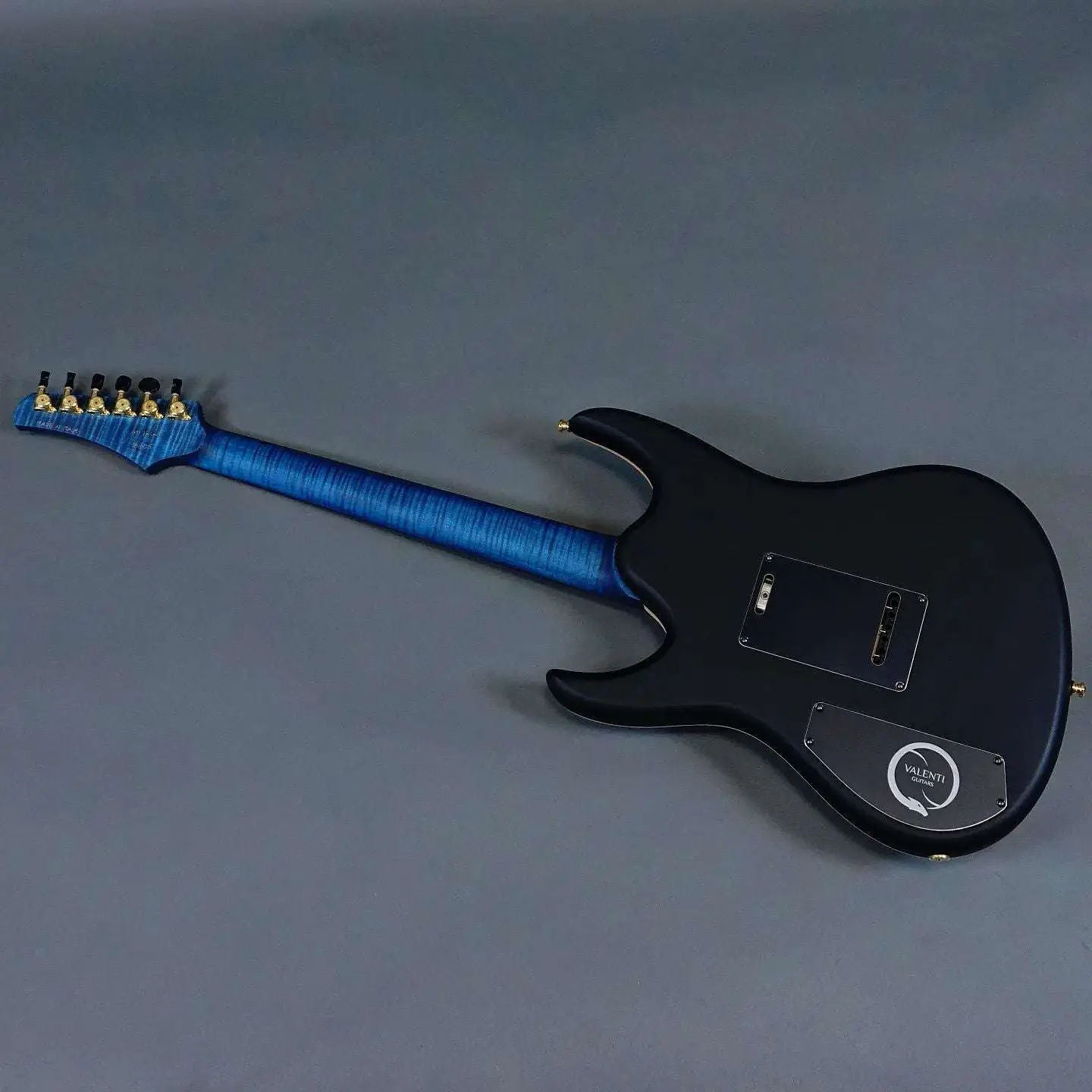 Valenti Nebula Carved Semi Hollow P90 Dark Blue - Image 11