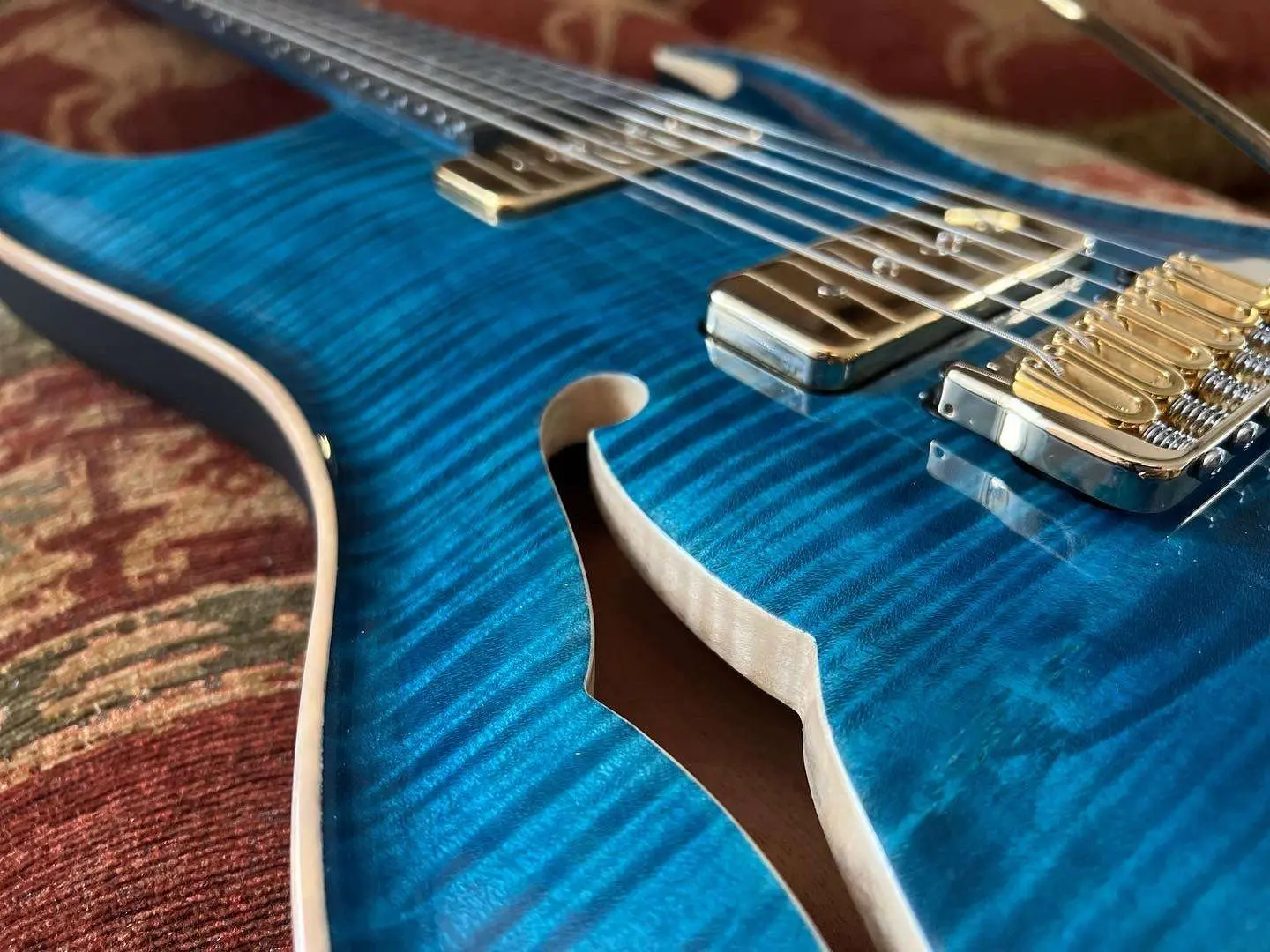 Valenti Nebula Carved Semi Hollow P90 Dark Blue - Image 2