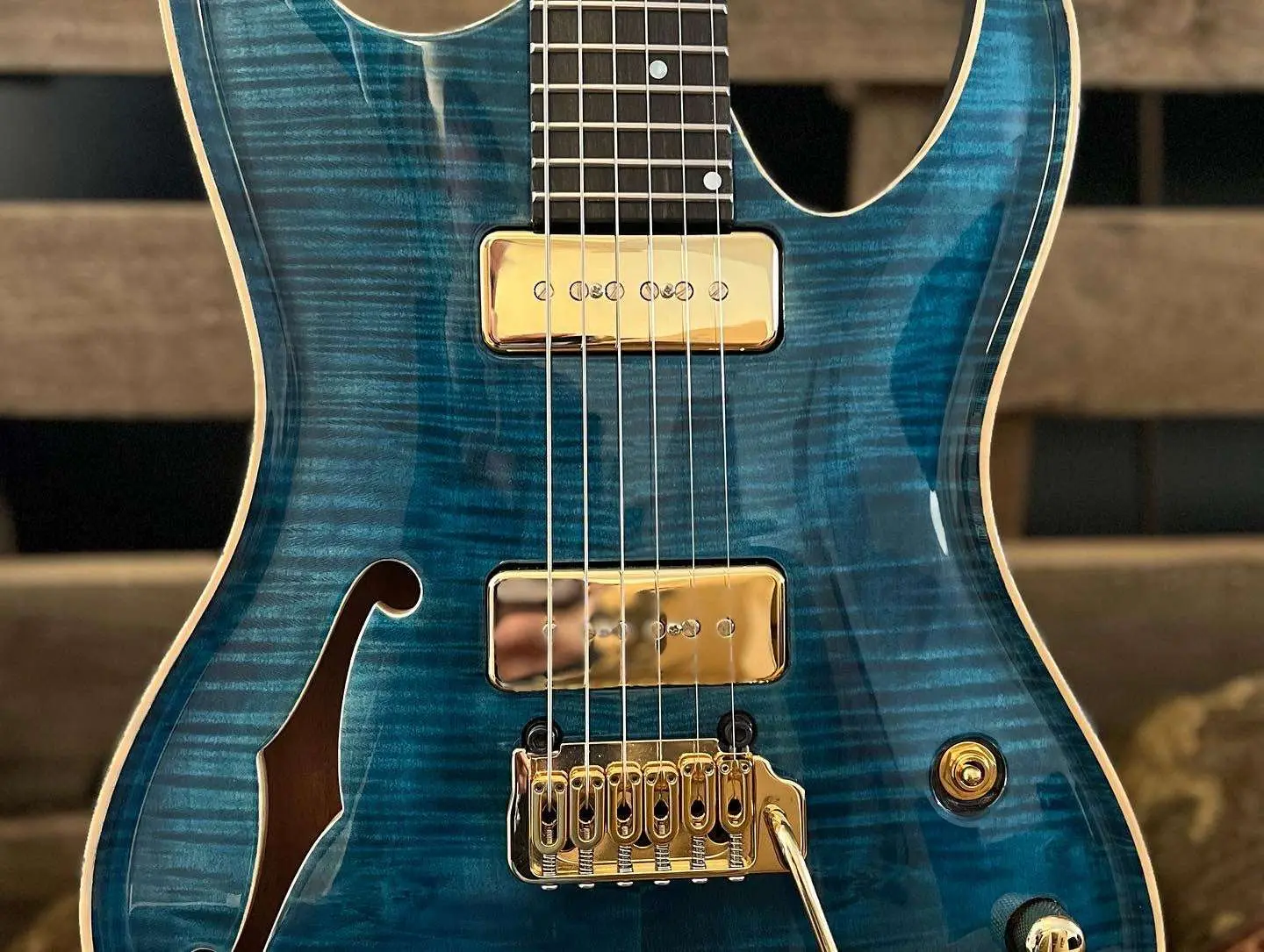 Valenti Nebula Carved Semi Hollow P90 Dark Blue - Image 4
