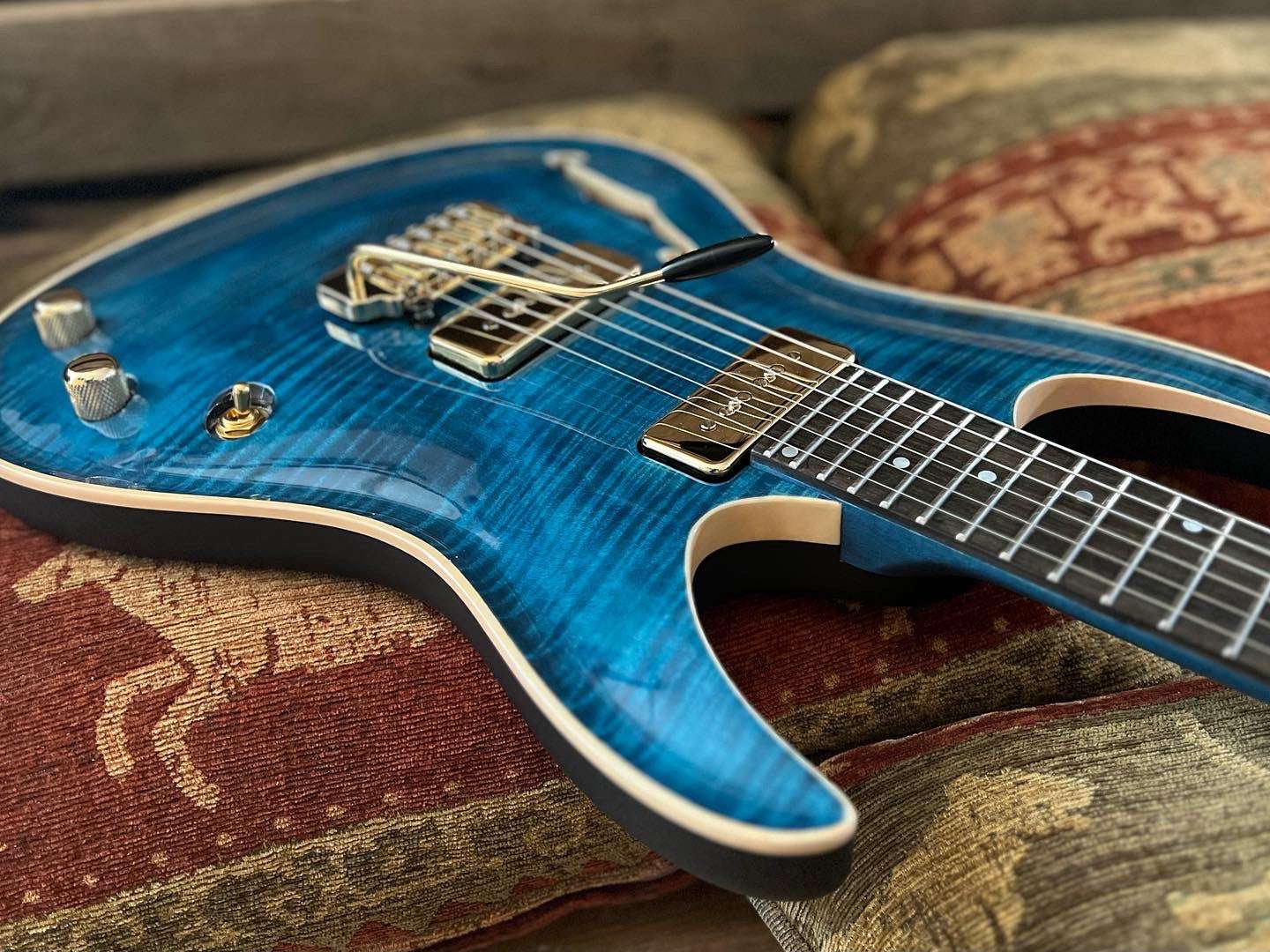 Valenti Nebula Carved Semi Hollow P90 Dark Blue - Image 5