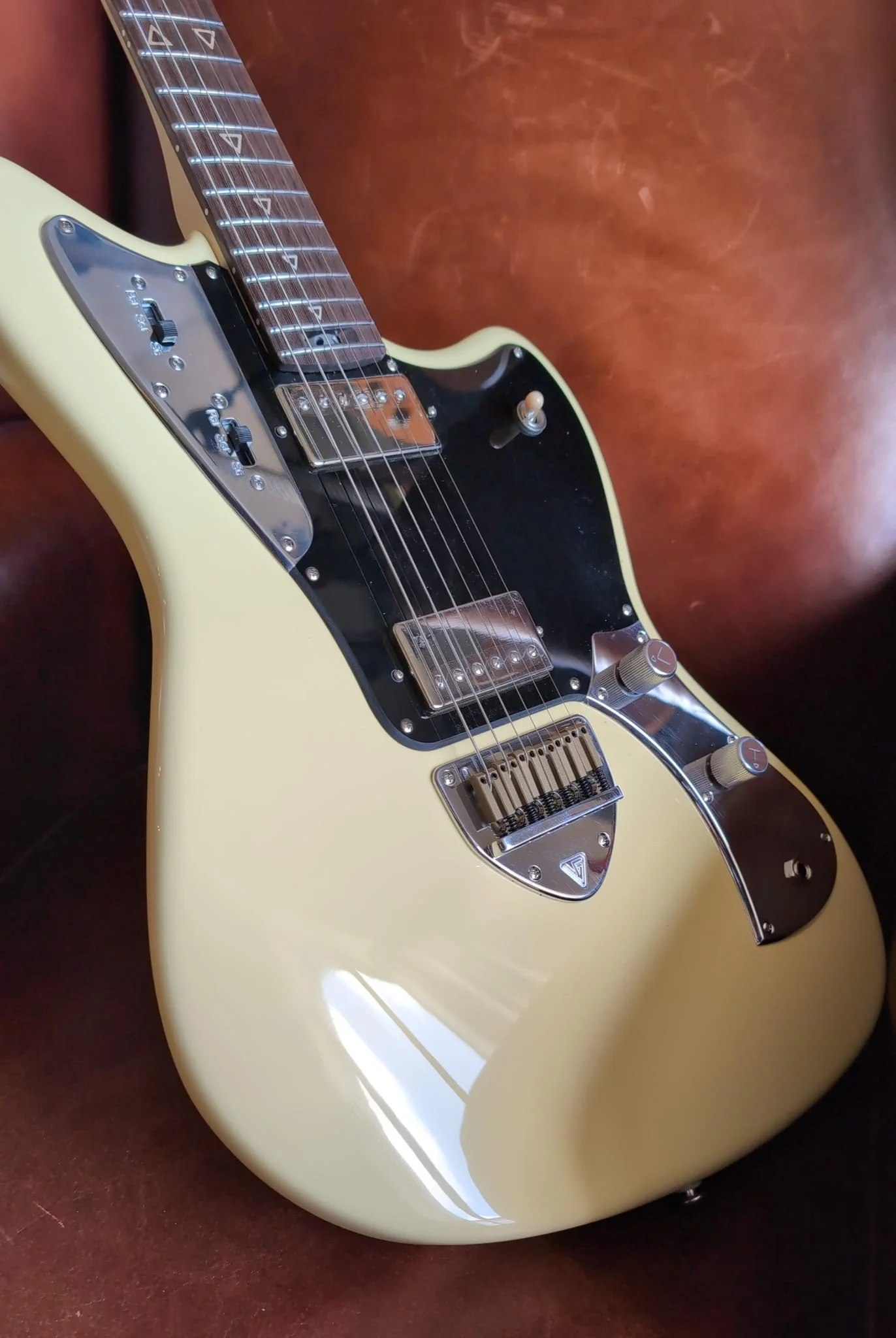 Valiant Jupiter, Ginger Cream Gloss Electric Guitar - Image 2