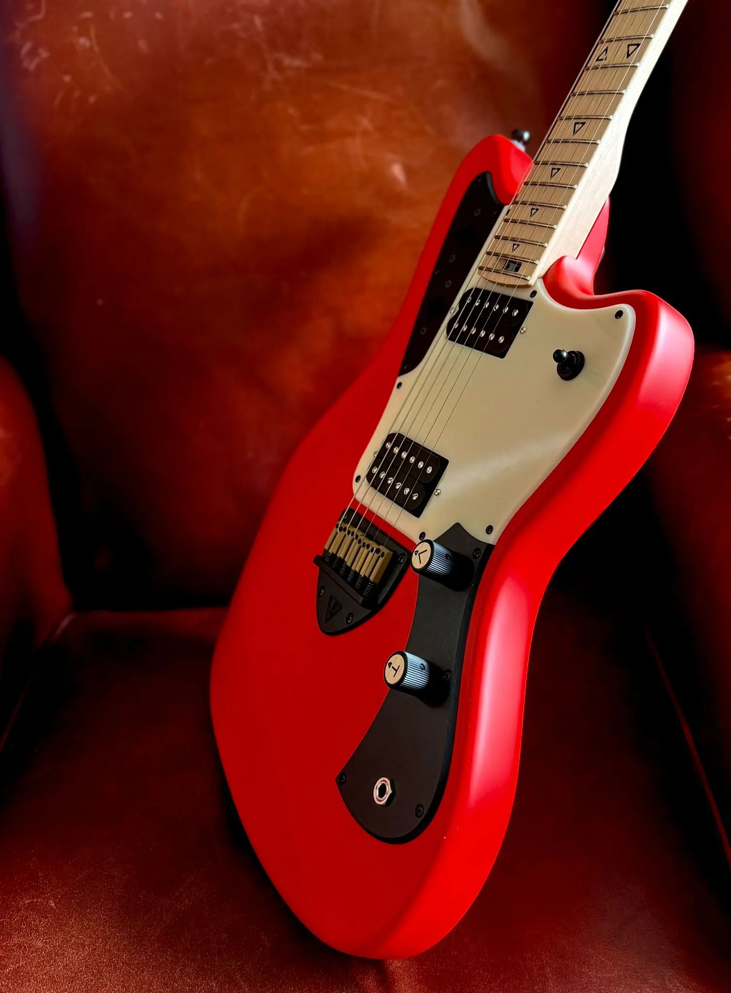 Valiant Jupiter Lipstick Red - Image 11
