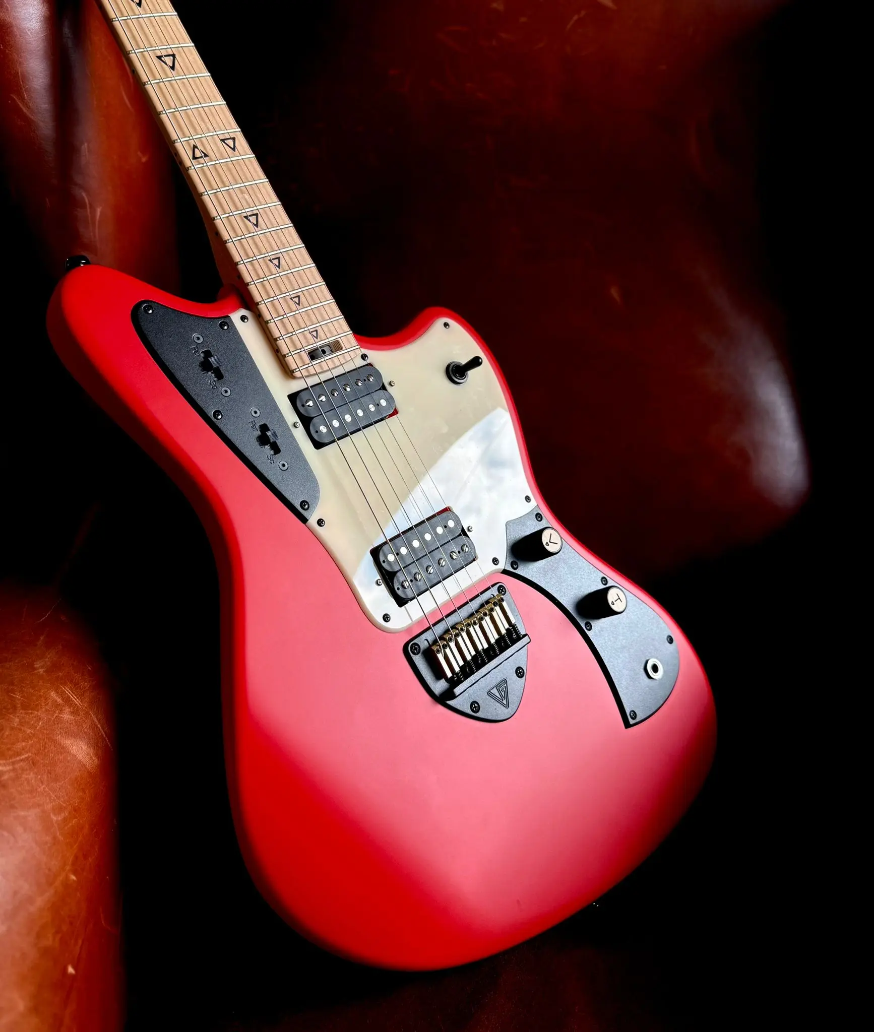 Valiant Jupiter Lipstick Red - Image 13