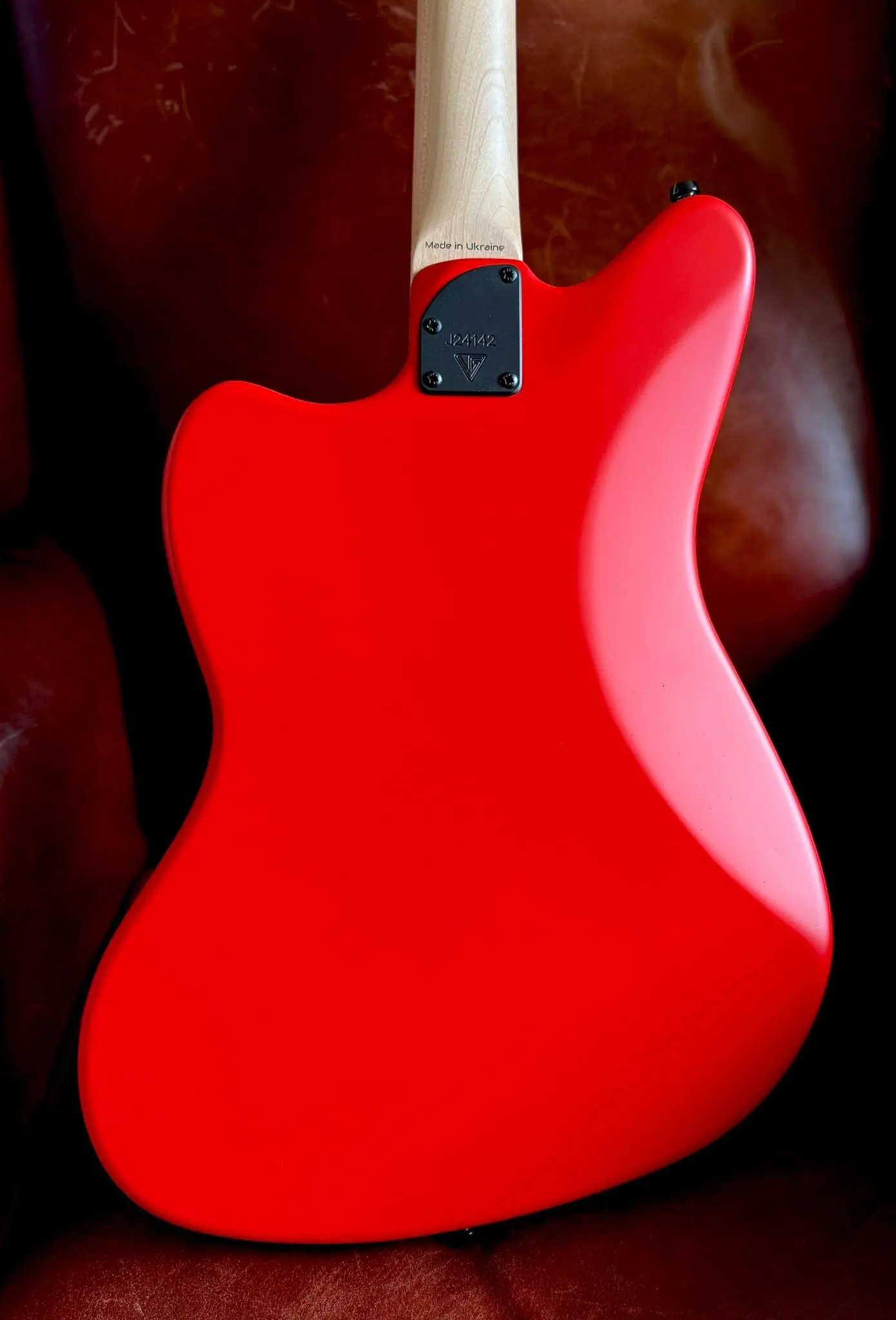 Valiant Jupiter Lipstick Red - Image 2