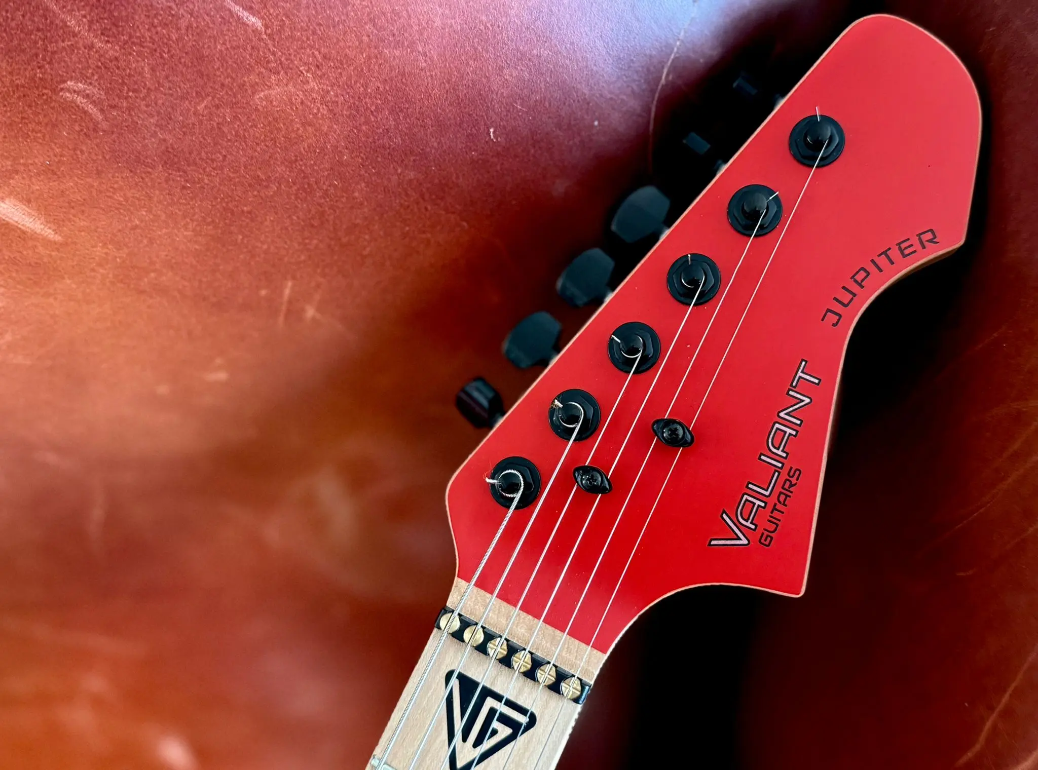 Valiant Jupiter Lipstick Red - Image 9