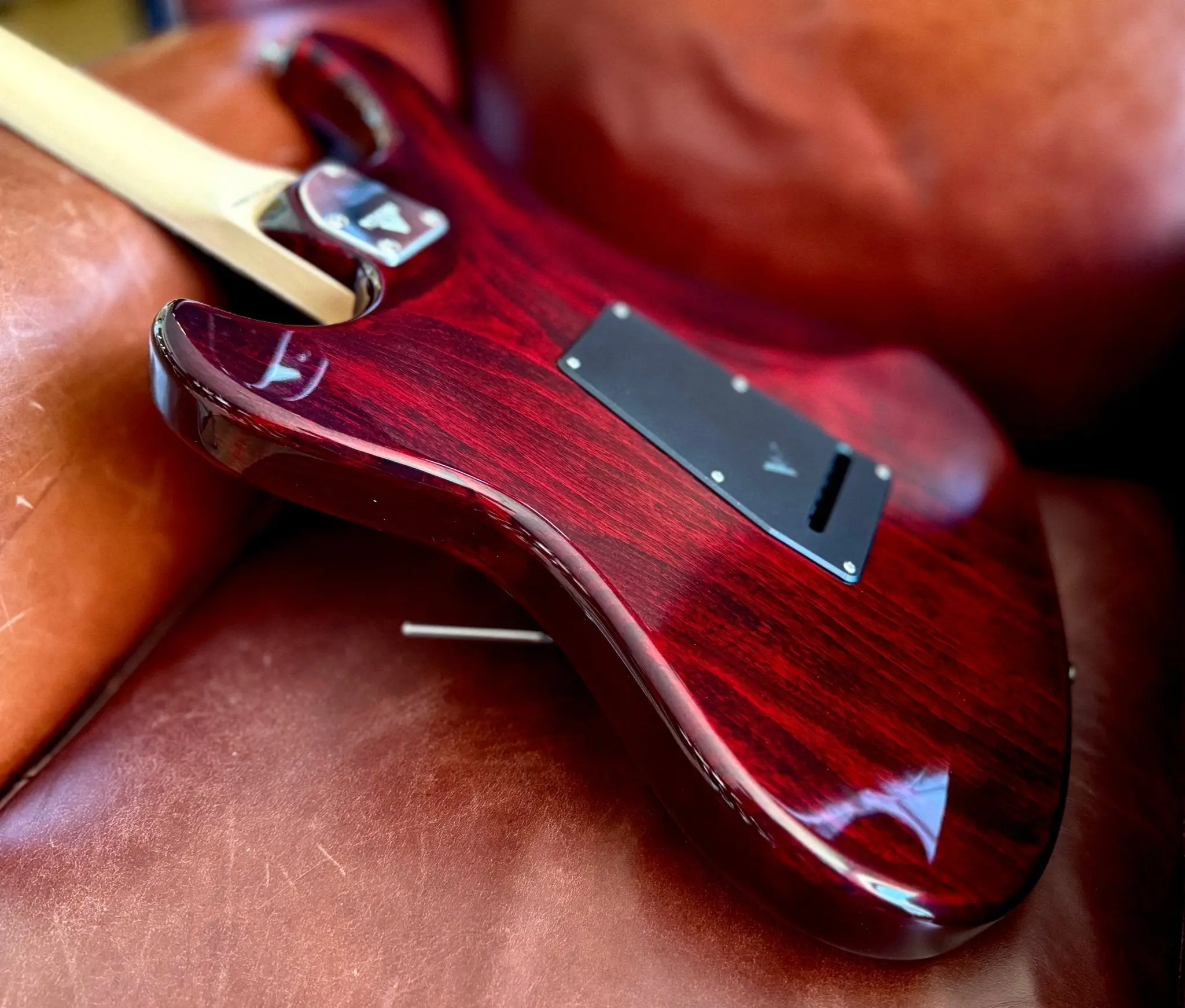 Valiant Mercury Burgundy Red w' 1 Piece Body & Stainless Steel Frets - Image 15