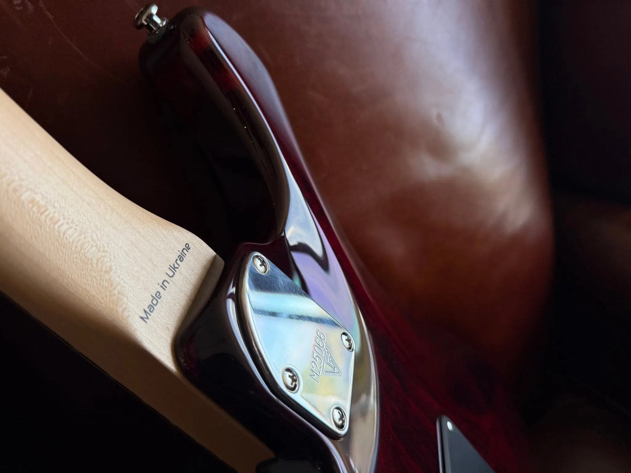 Valiant Mercury Burgundy Red w' 1 Piece Body & Stainless Steel Frets - Image 17