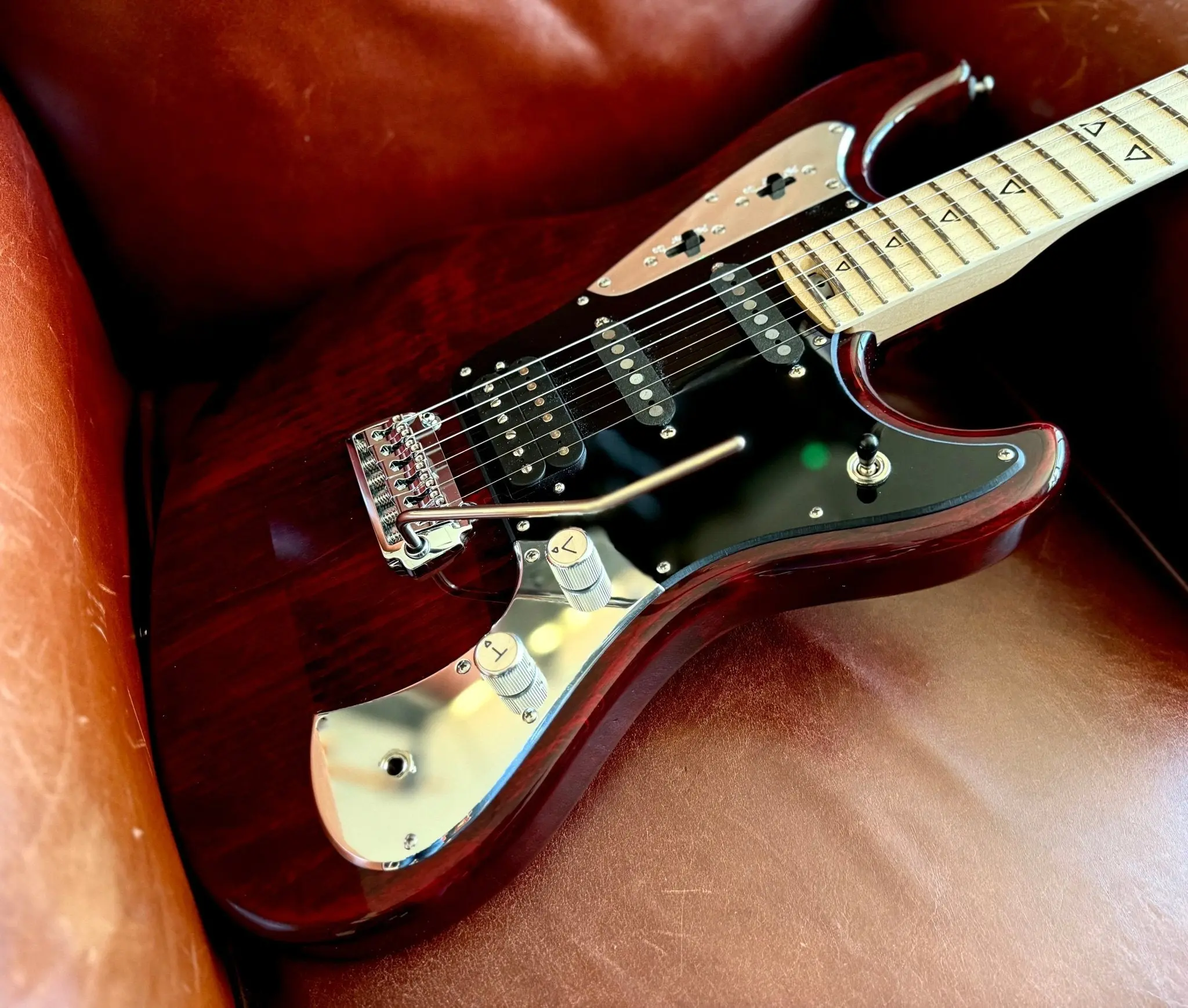 Valiant Mercury Burgundy Red w' 1 Piece Body & Stainless Steel Frets - Image 3