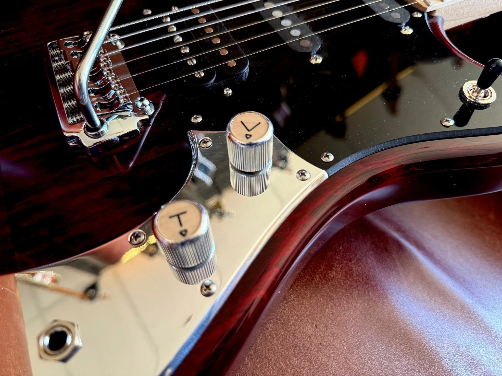 Valiant Mercury Burgundy Red w' 1 Piece Body & Stainless Steel Frets - Image 5