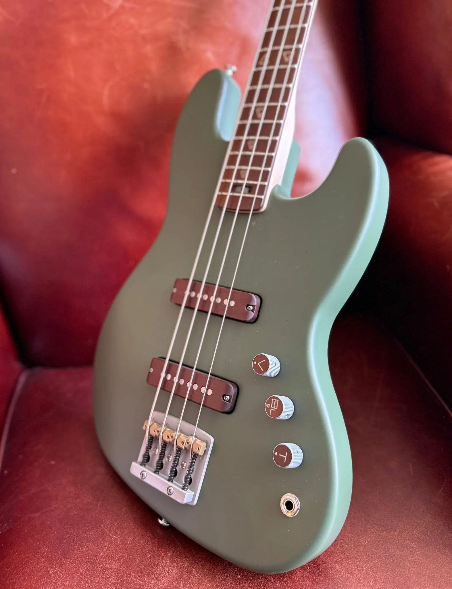 Valiant Mini Bass Olive Green.  World Class Precision Engineered Mini Bass - INCREDIBLE! - Image 4