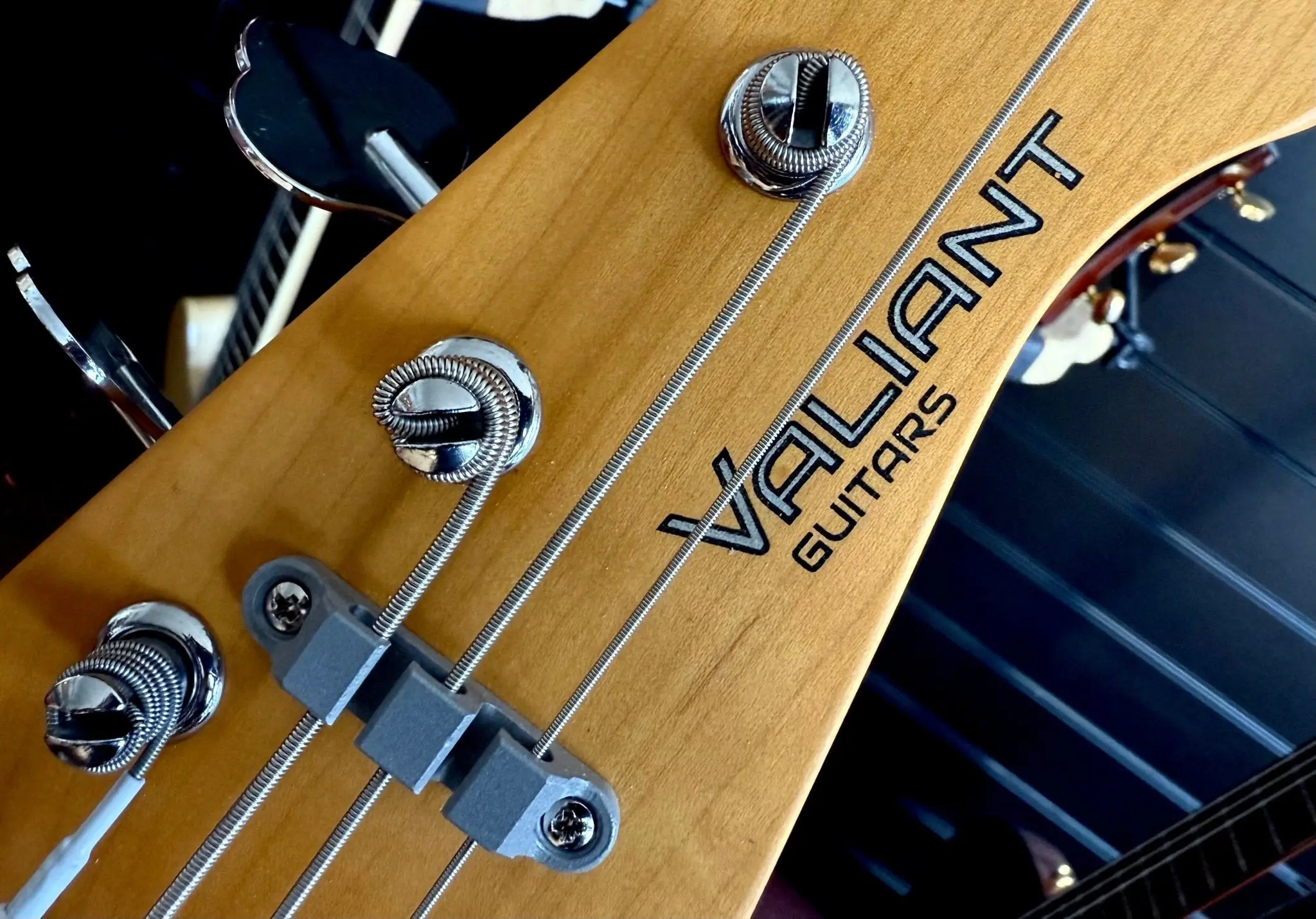 Valiant Mini Bass - Image 11