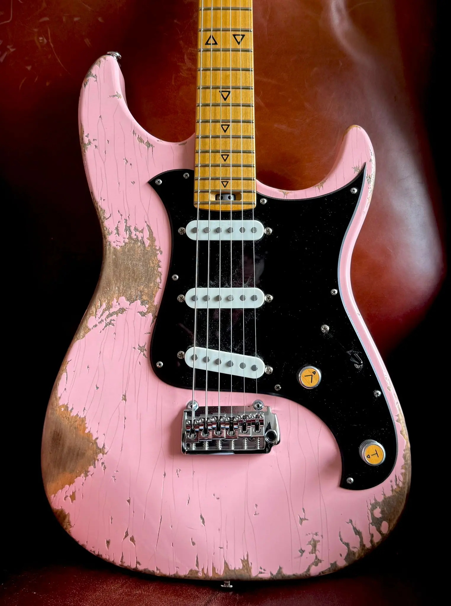 Valiant Soothsayer Distressed Mola Pink - Image 4