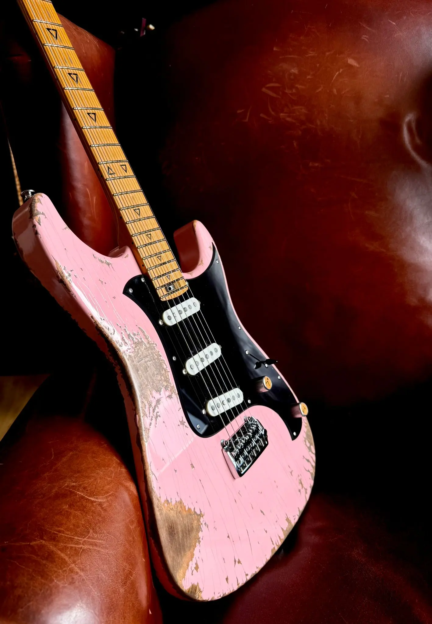 Valiant Soothsayer Distressed Mola Pink - Image 9