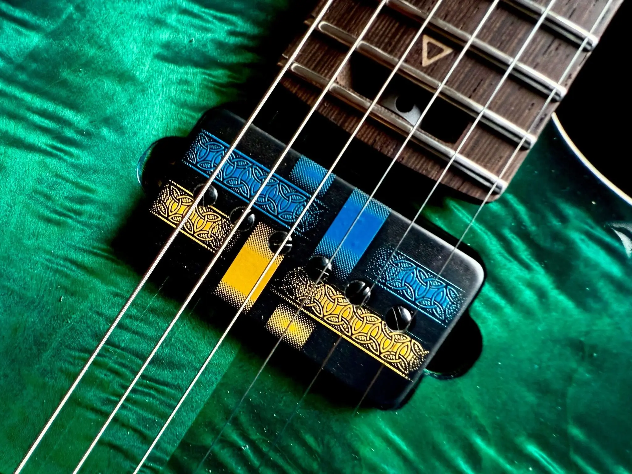 Valiant Soothsayer Malachite Alchemist P90 Custom With Stainless Steel Frets Upgrade - Image 10