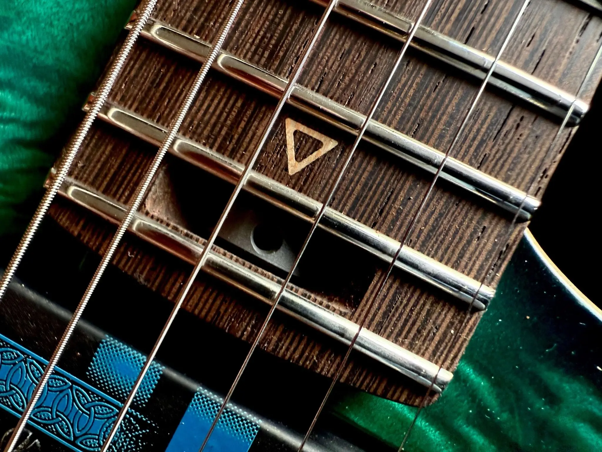 Valiant Soothsayer Malachite Alchemist P90 Custom With Stainless Steel Frets Upgrade - Image 11