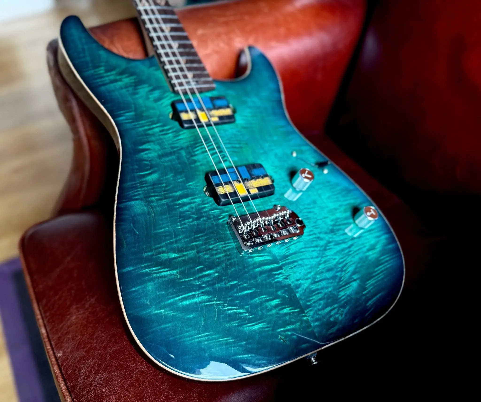 Valiant Soothsayer Malachite Alchemist P90 Custom With Stainless Steel Frets Upgrade - Image 12