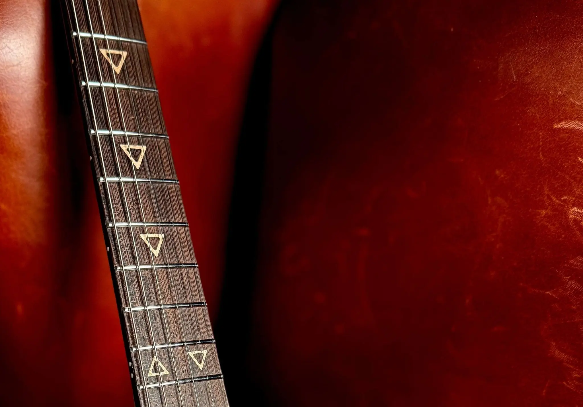Valiant Soothsayer Malachite Alchemist P90 Custom With Stainless Steel Frets Upgrade - Image 14