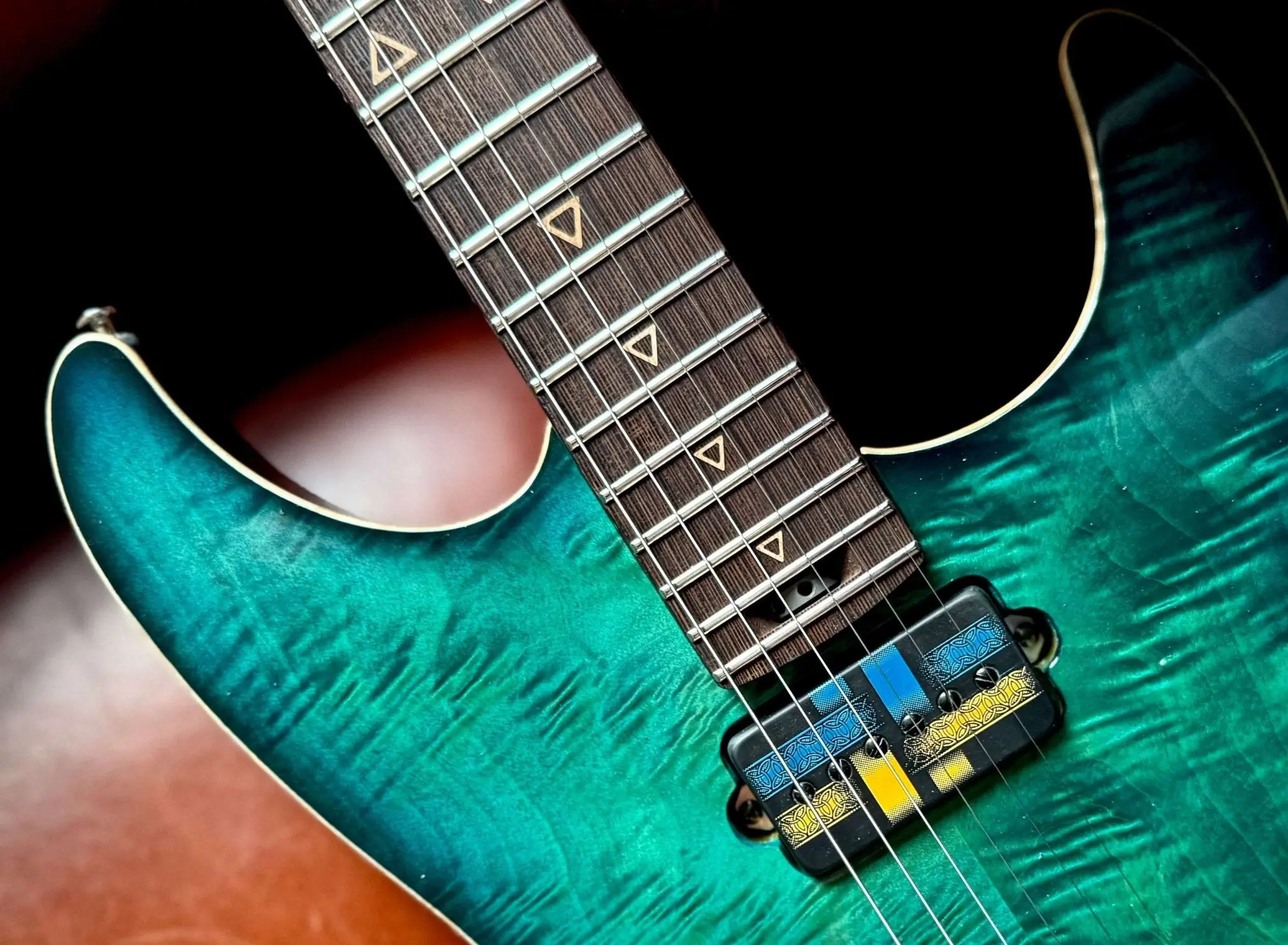 Valiant Soothsayer Malachite Alchemist P90 Custom With Stainless Steel Frets Upgrade - Image 15