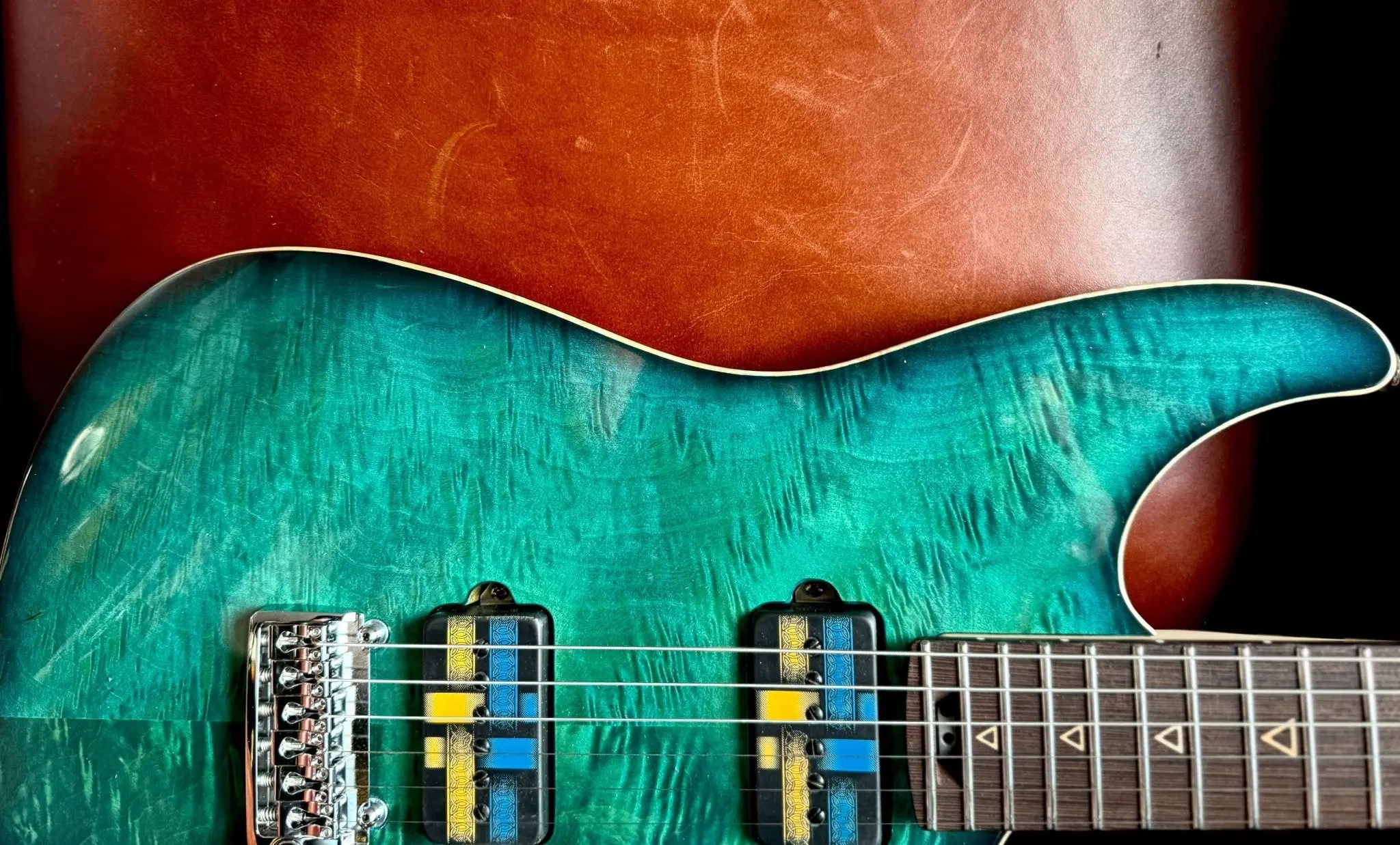 Valiant Soothsayer Malachite Alchemist P90 Custom With Stainless Steel Frets Upgrade - Image 4
