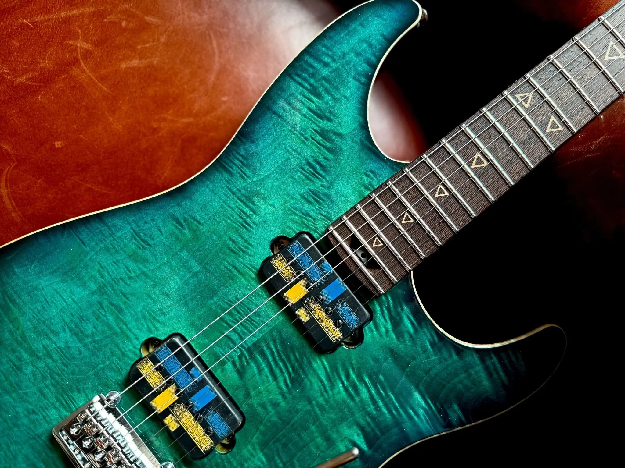 Valiant Soothsayer Malachite Alchemist P90 Custom With Stainless Steel Frets Upgrade - Image 5