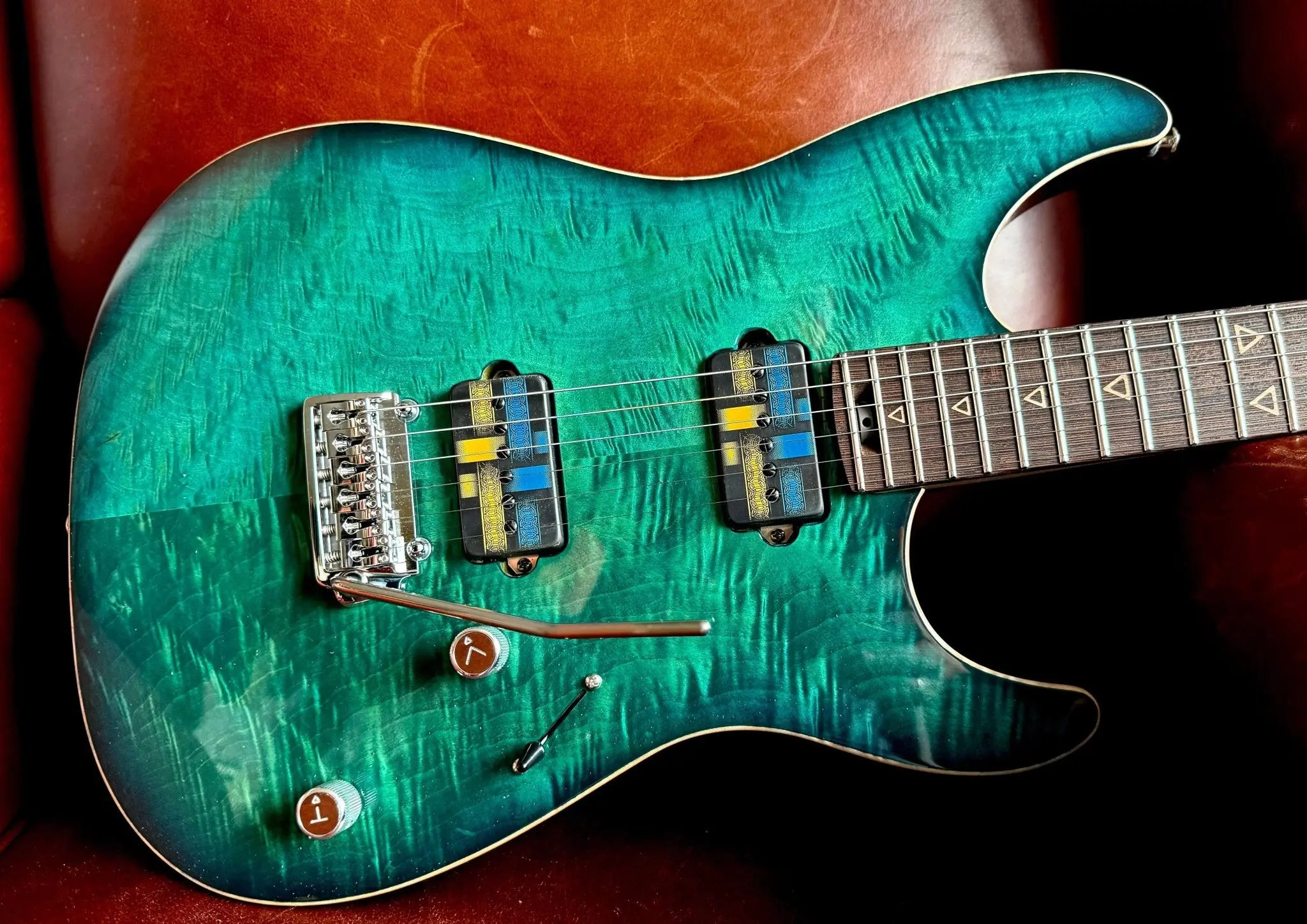 Valiant Soothsayer Malachite Alchemist P90 Custom With Stainless Steel Frets Upgrade - Image 6