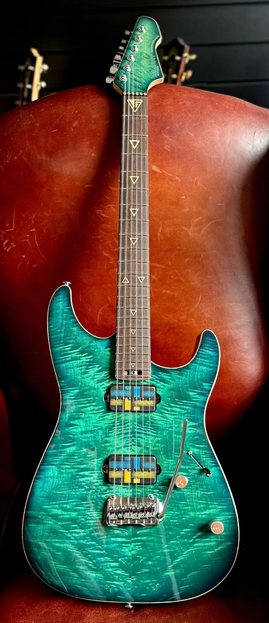 Valiant Soothsayer Malachite Alchemist P90 Custom With Stainless Steel Frets Upgrade - Image 8