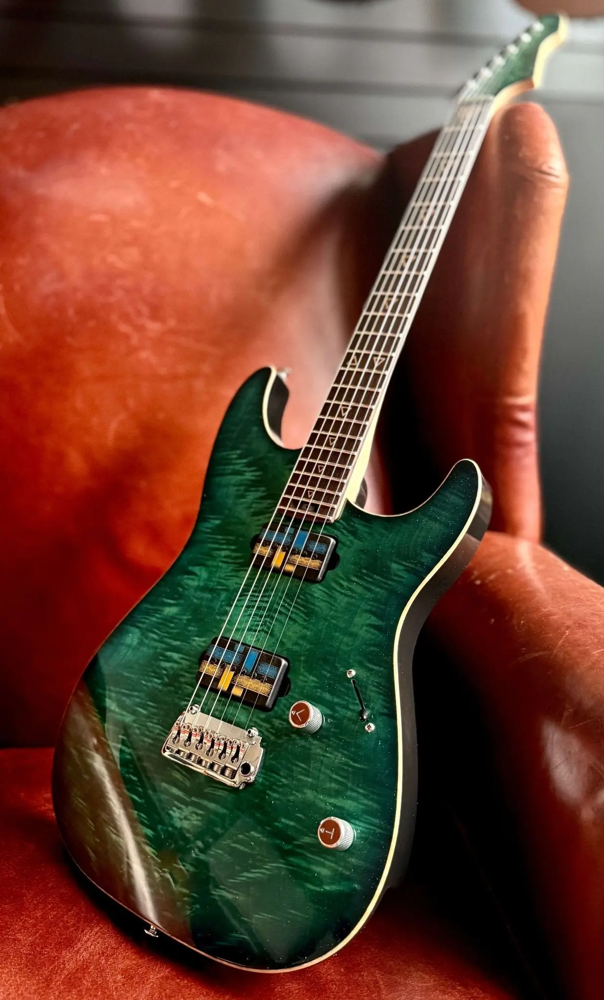 Valiant Soothsayer Malachite Alchemist P90 Custom With Stainless Steel Frets Upgrade - Image 9
