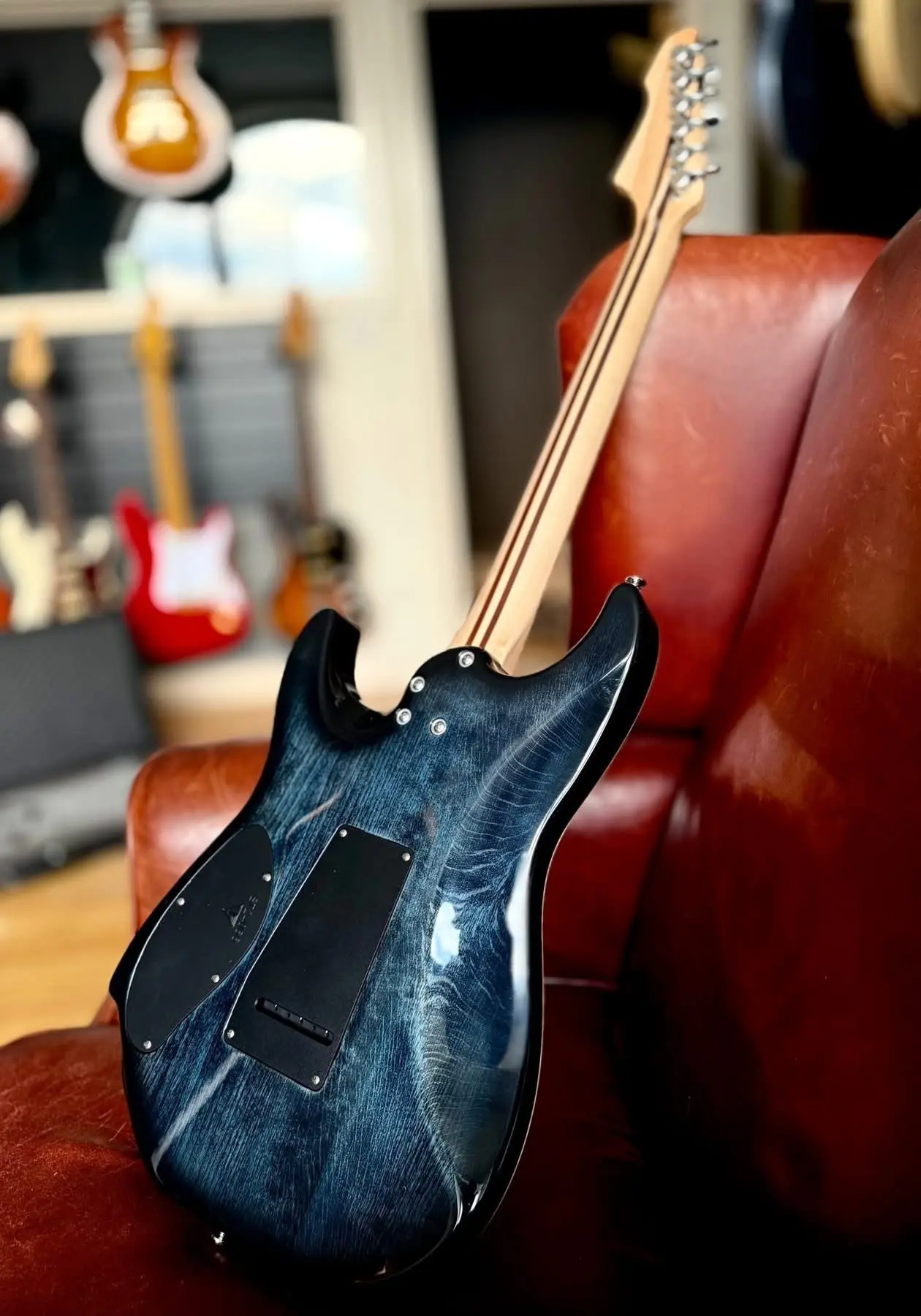 Valiant Soothsayer Malachite Alchemist Custom With Stainless Steel Frets Upgrade - Image 4
