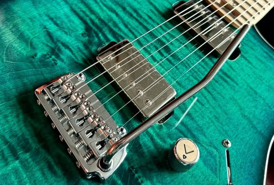 Valiant Soothsayer Malachite Alchemist Custom With Stainless Steel Frets Upgrade - Image 5