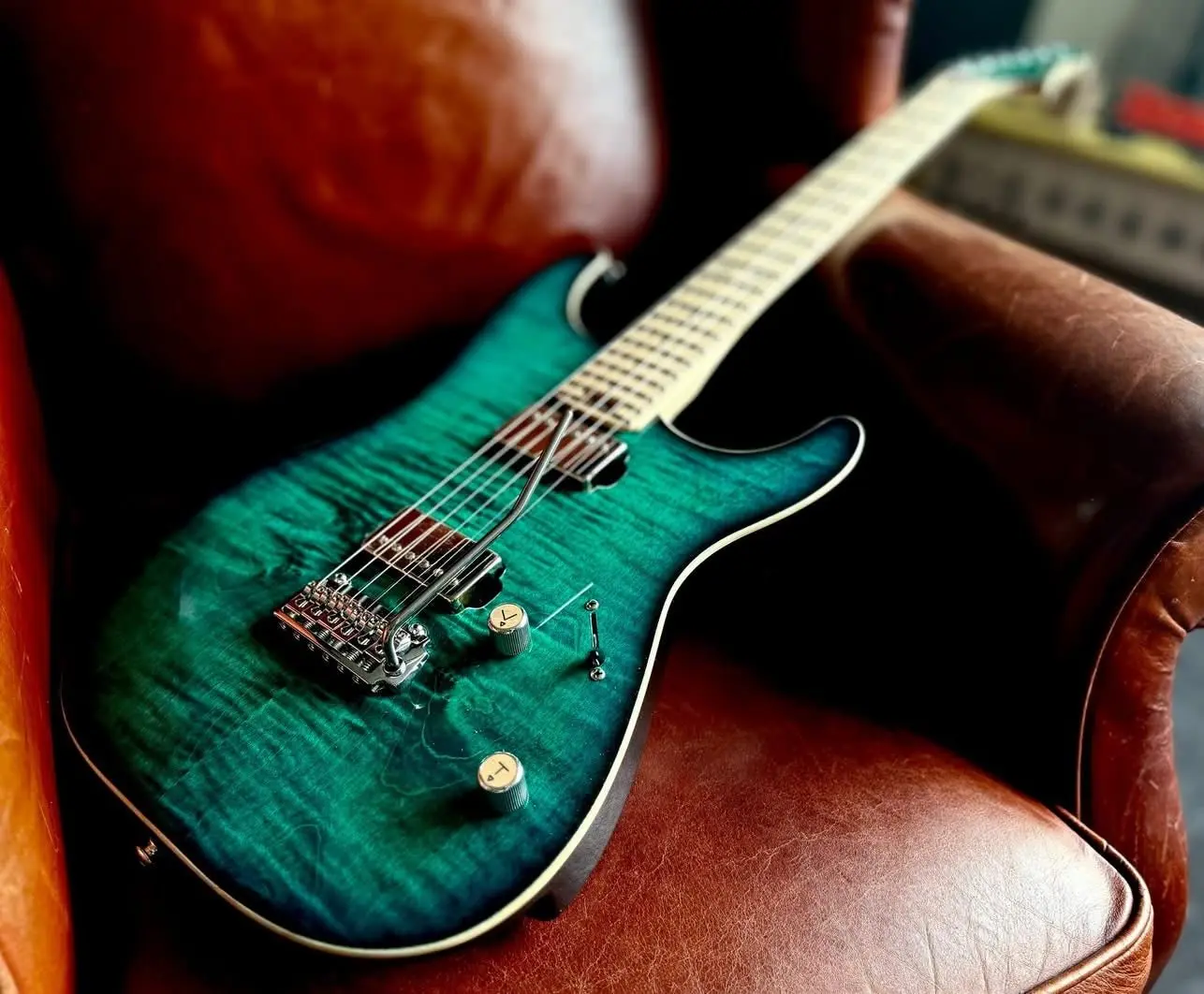 Valiant Soothsayer Malachite Alchemist Custom With Stainless Steel Frets Upgrade - Image 7