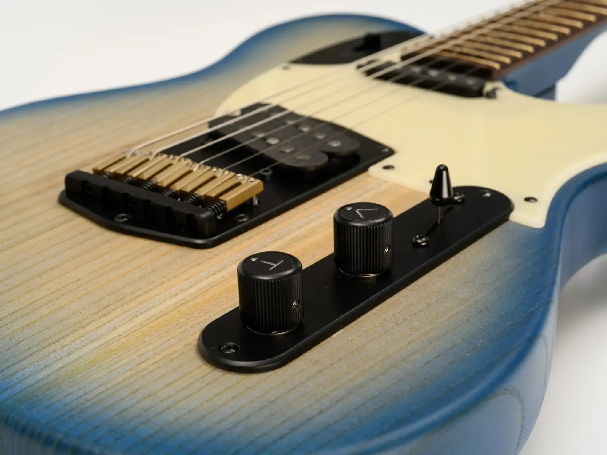 Valiant Titan Barhat Blue Pore Electric Guitar - Image 2