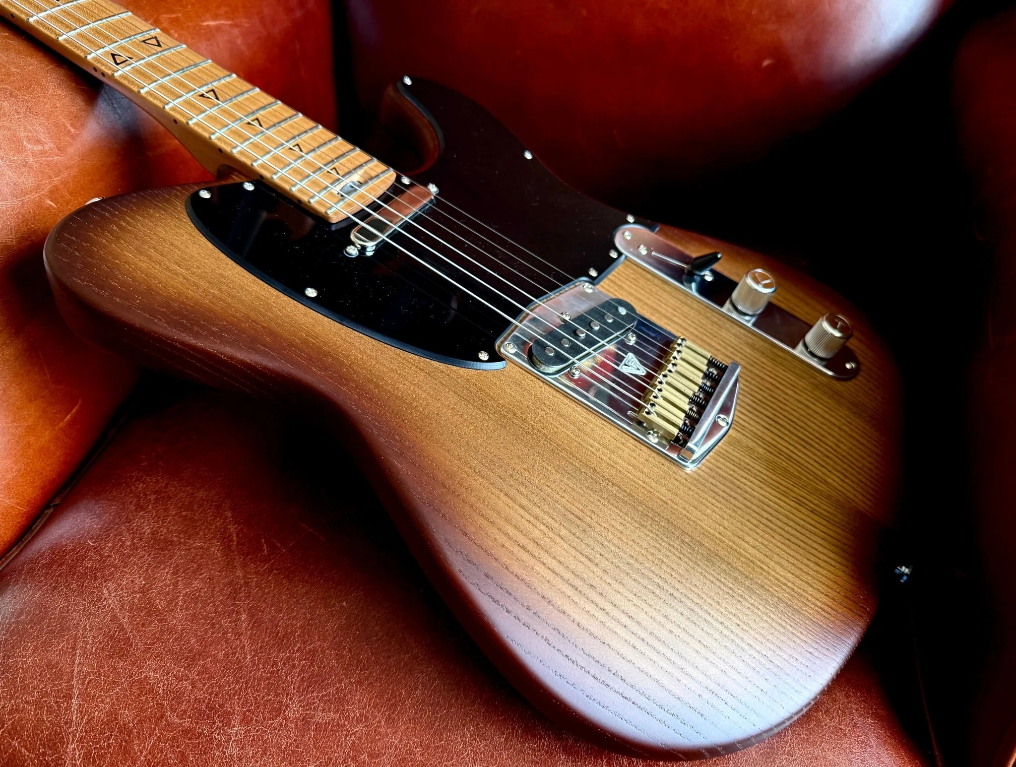 Valiant Titan SC With Stainless Steel Frets Upgrade Ebony Neck - Image 14