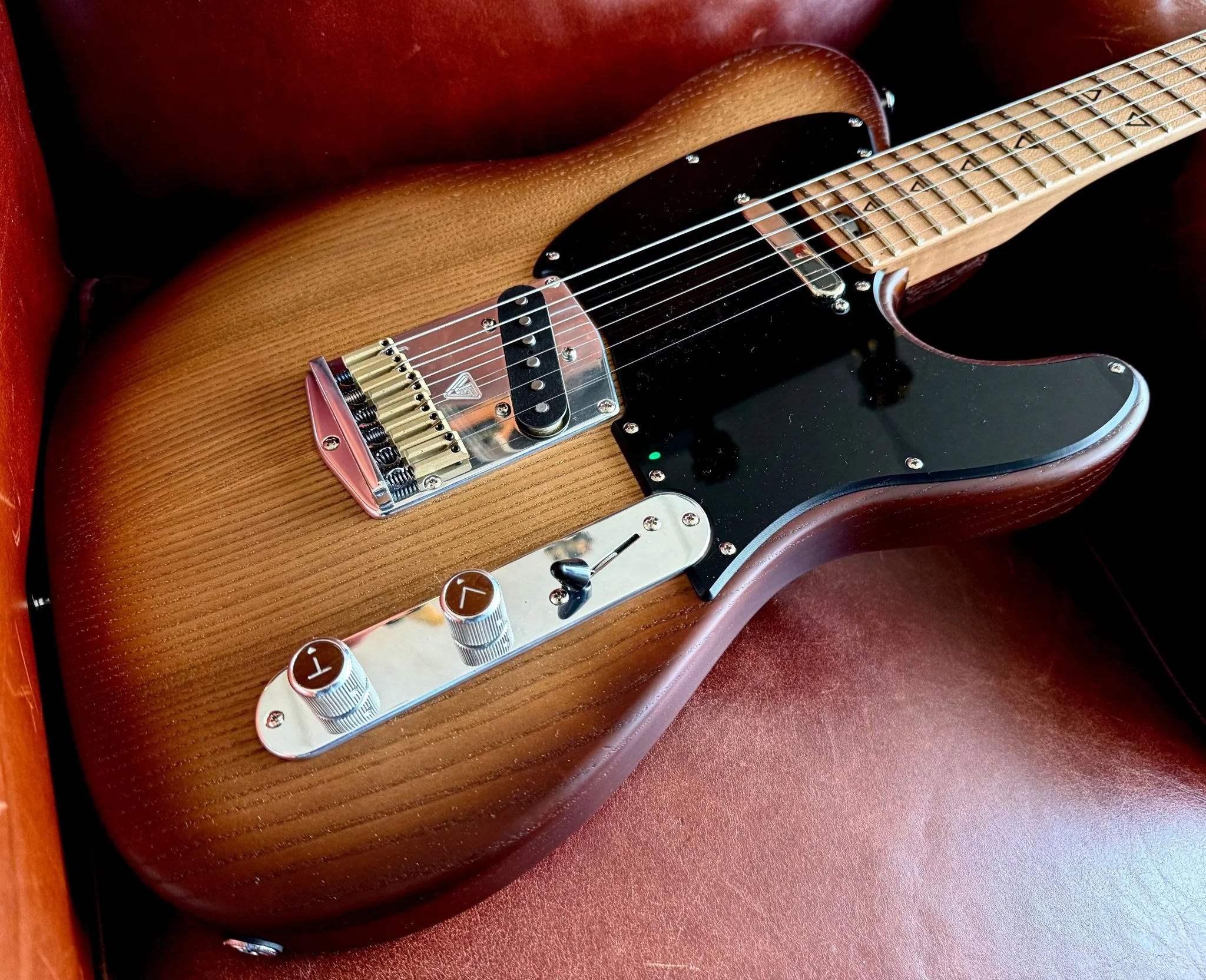 Valiant Titan SC With Stainless Steel Frets Upgrade Ebony Neck - Image 16