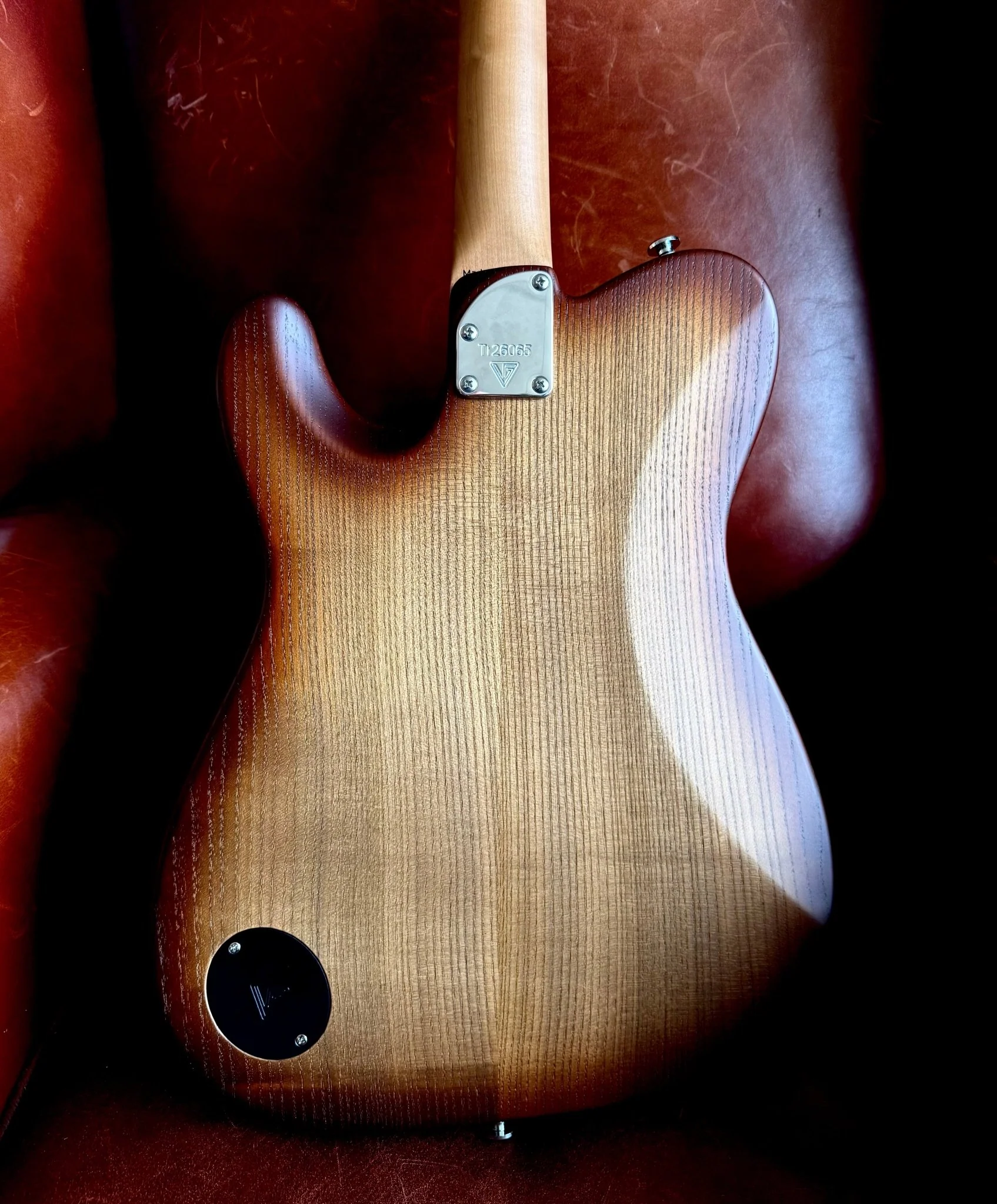 Valiant Titan SC With Stainless Steel Frets Upgrade Ebony Neck - Image 9