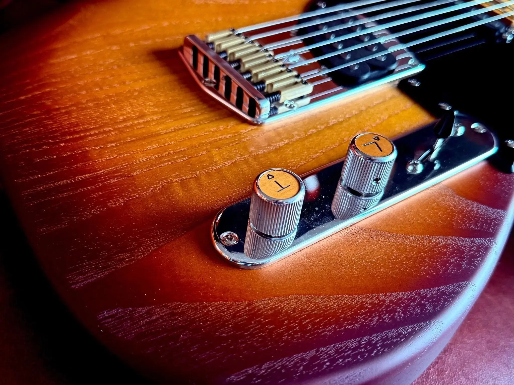Valiant Titan Sunburst With Stainless Steel Frets Upgrade - Image 8