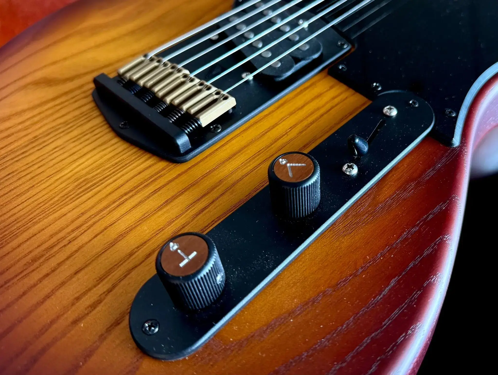 Valiant Titan Sunburst With Stainless Steel Frets Upgrade - Image 32