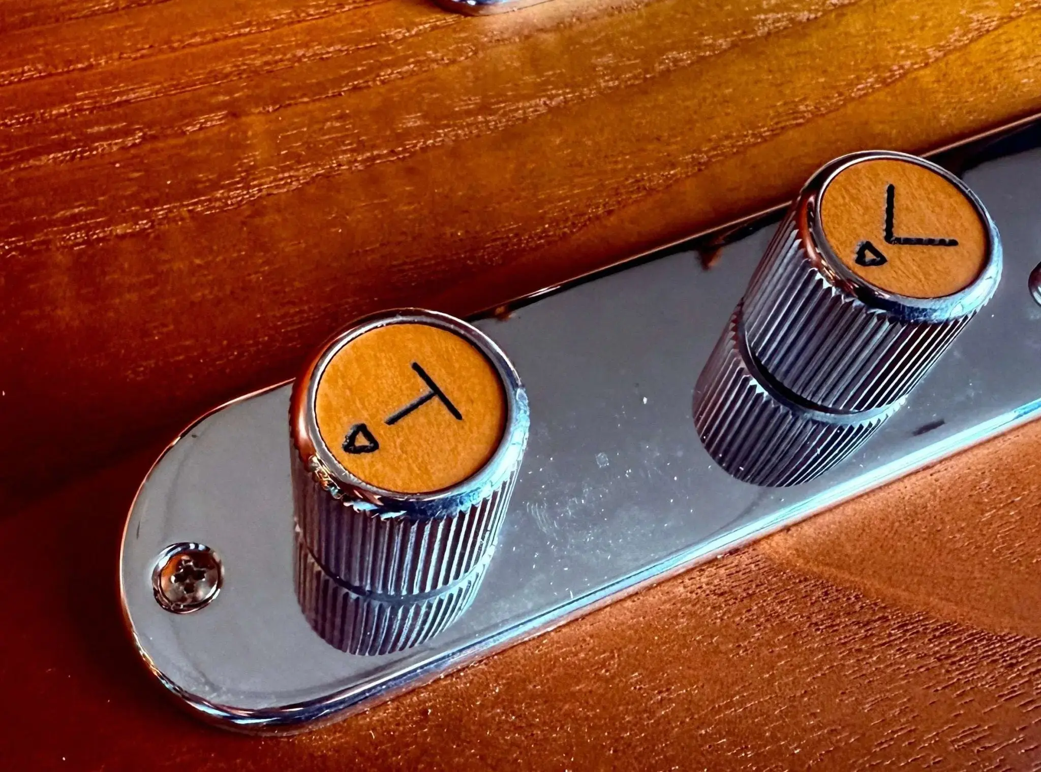 Valiant Titan Sunburst With Stainless Steel Frets Upgrade - Image 18