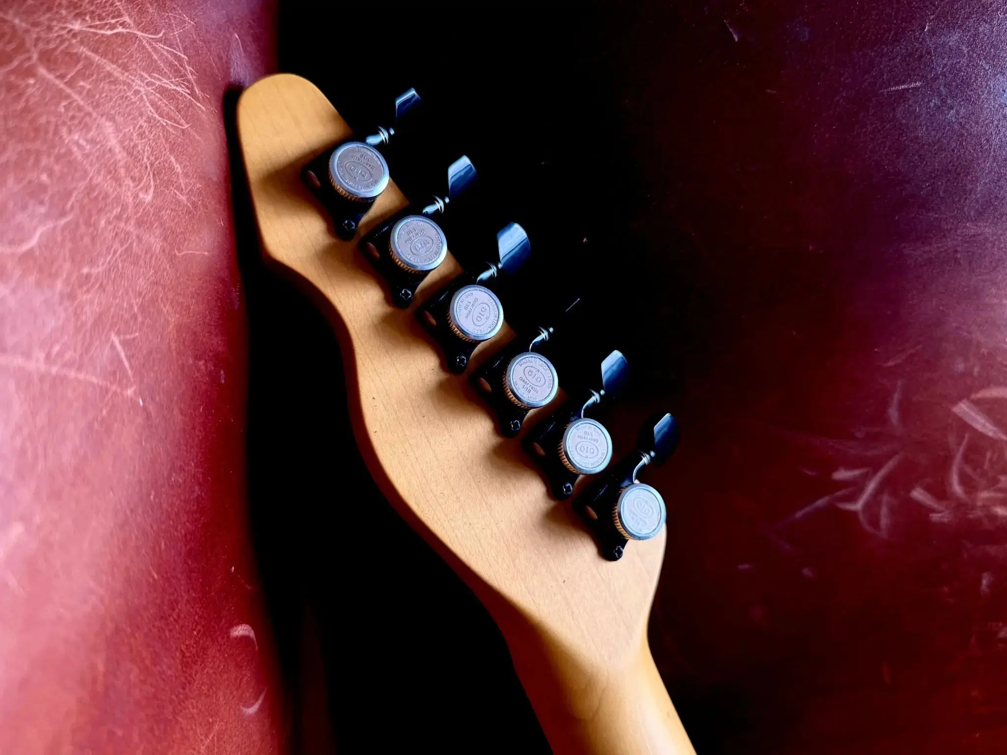 Valiant Titan Sunburst With Stainless Steel Frets Upgrade - Image 28