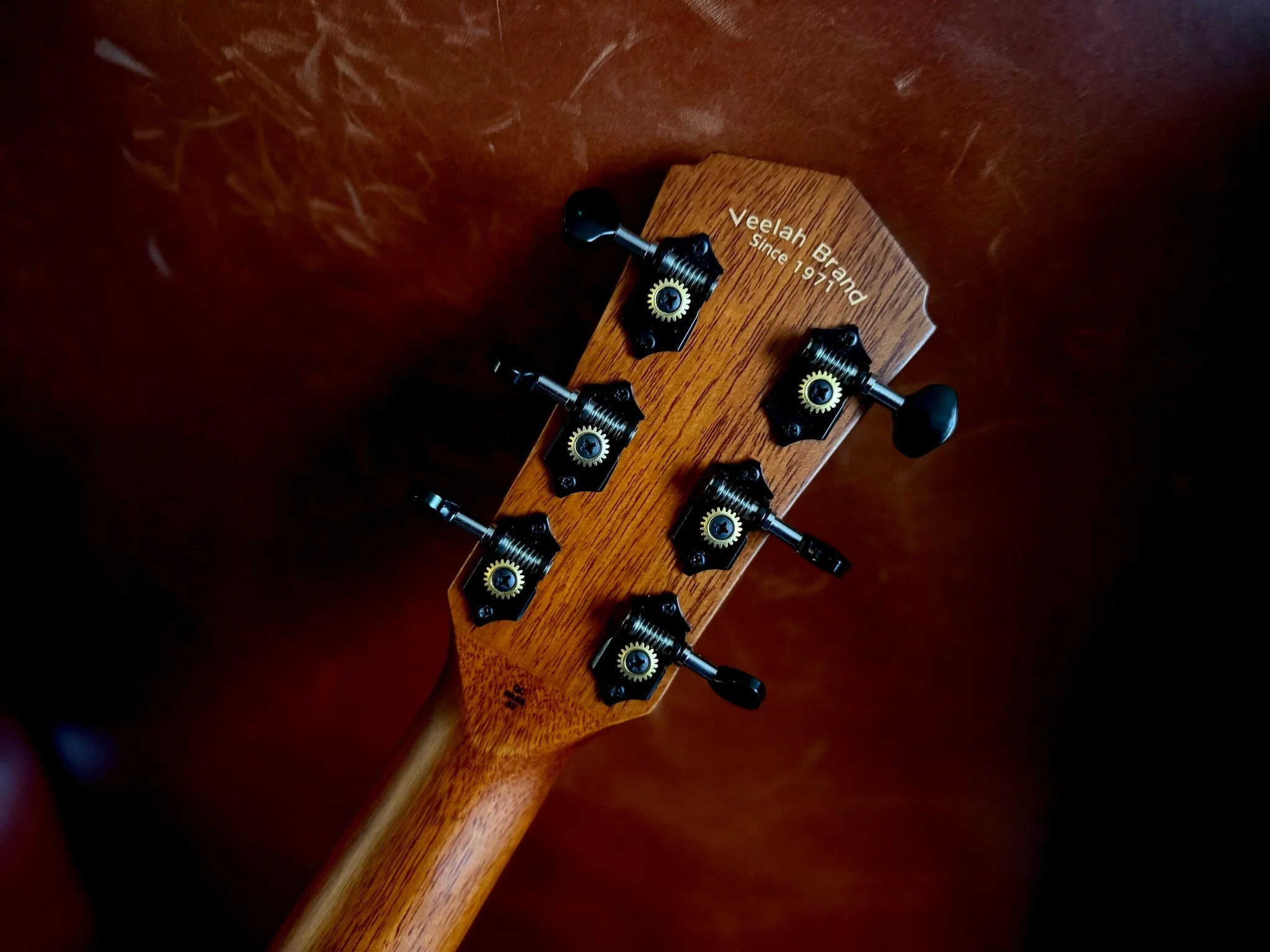 Veelah V4 GAC Solid Top Rosewood Armrest Satin Black Acoustic Guitar w/ Gig Bag - Image 4