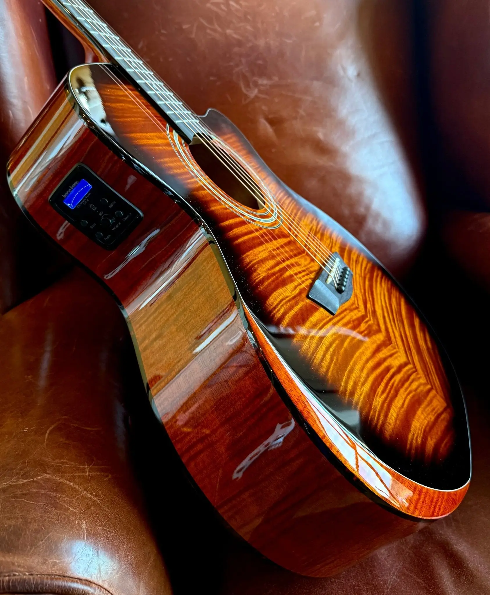 Washburm Comfort WCG12FCE Electro Acoustic Guitar w' £225 Custom Pro Setup Package Included - Image 5